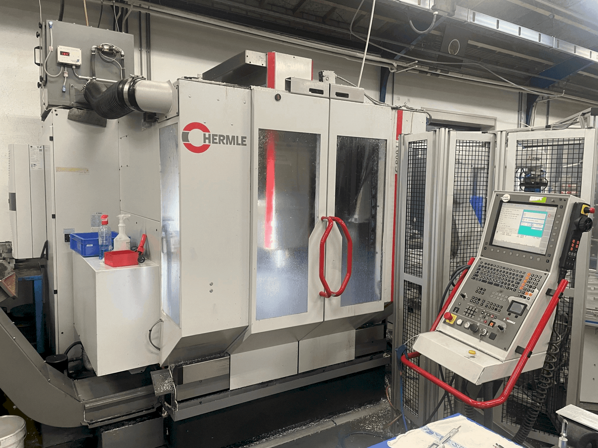 Вид станка HERMLE C 800 U спереди