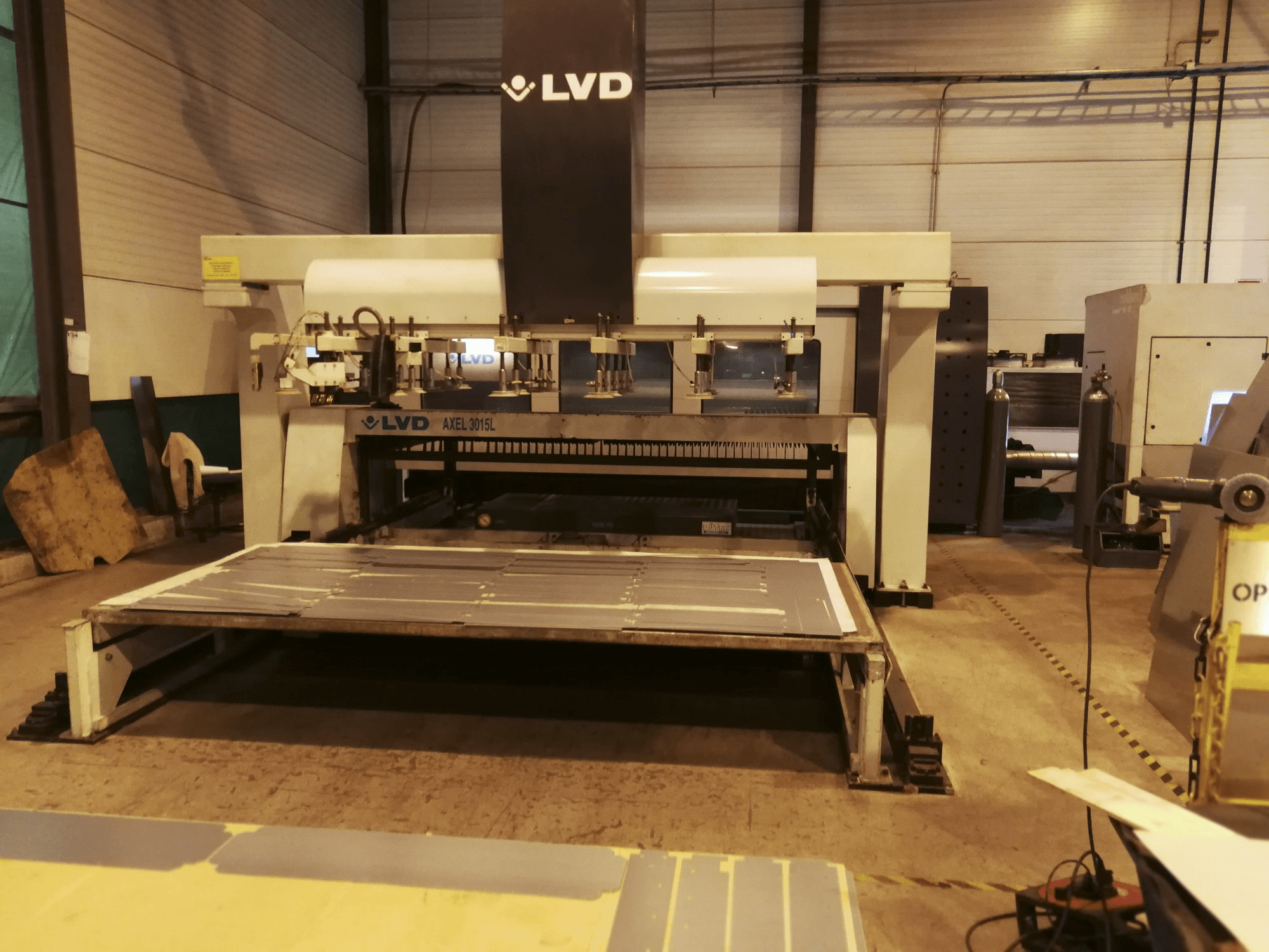 Front view 1 of LVD AXEL 3015 L Machine