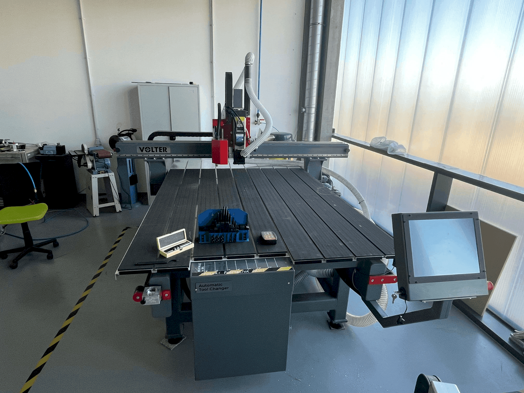Вид станка VOLTER L2016 спереди