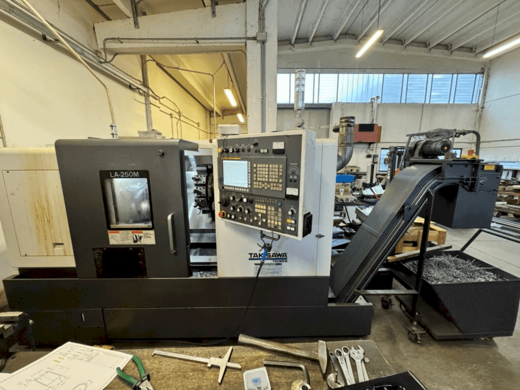 Вид станка Takisawa LA-250M спереди
