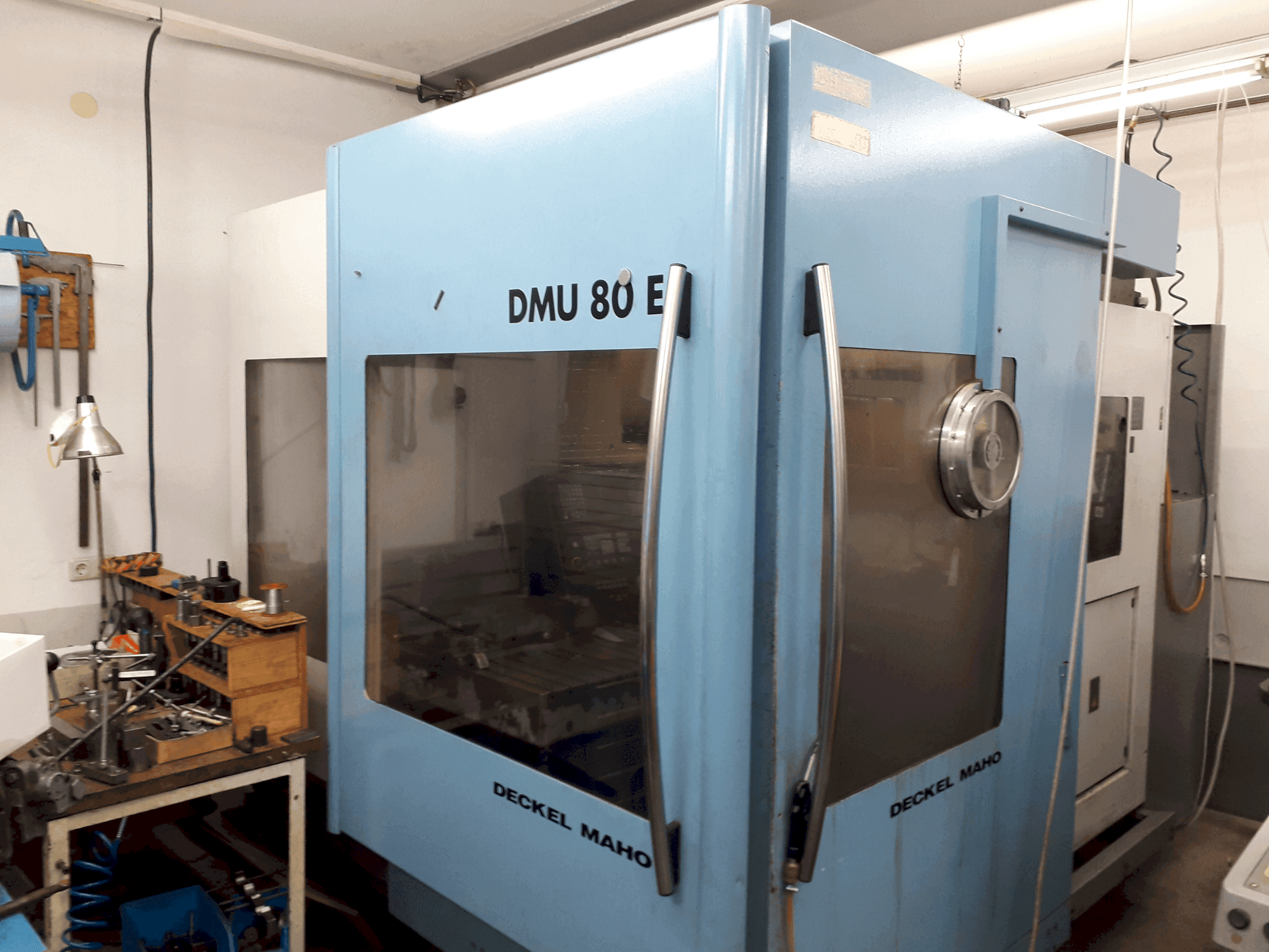 Вид станка DECKEL MAHO DMU 80E спереди