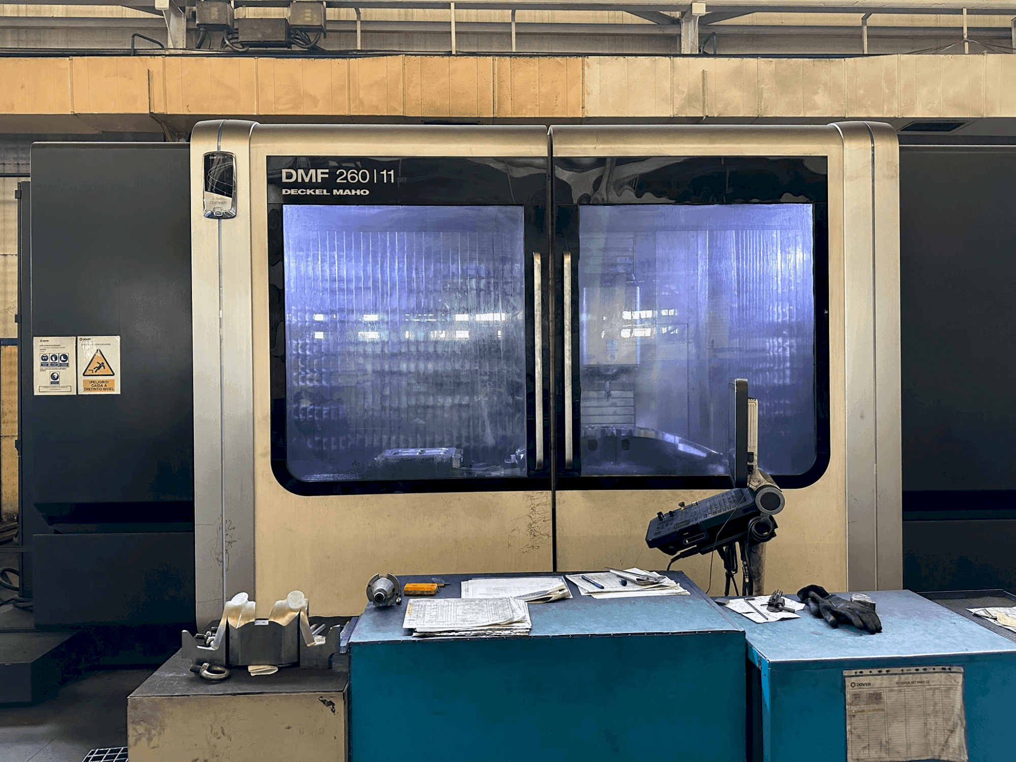 Вид станка DMG MORI DMF 260-11 (2014) спереди