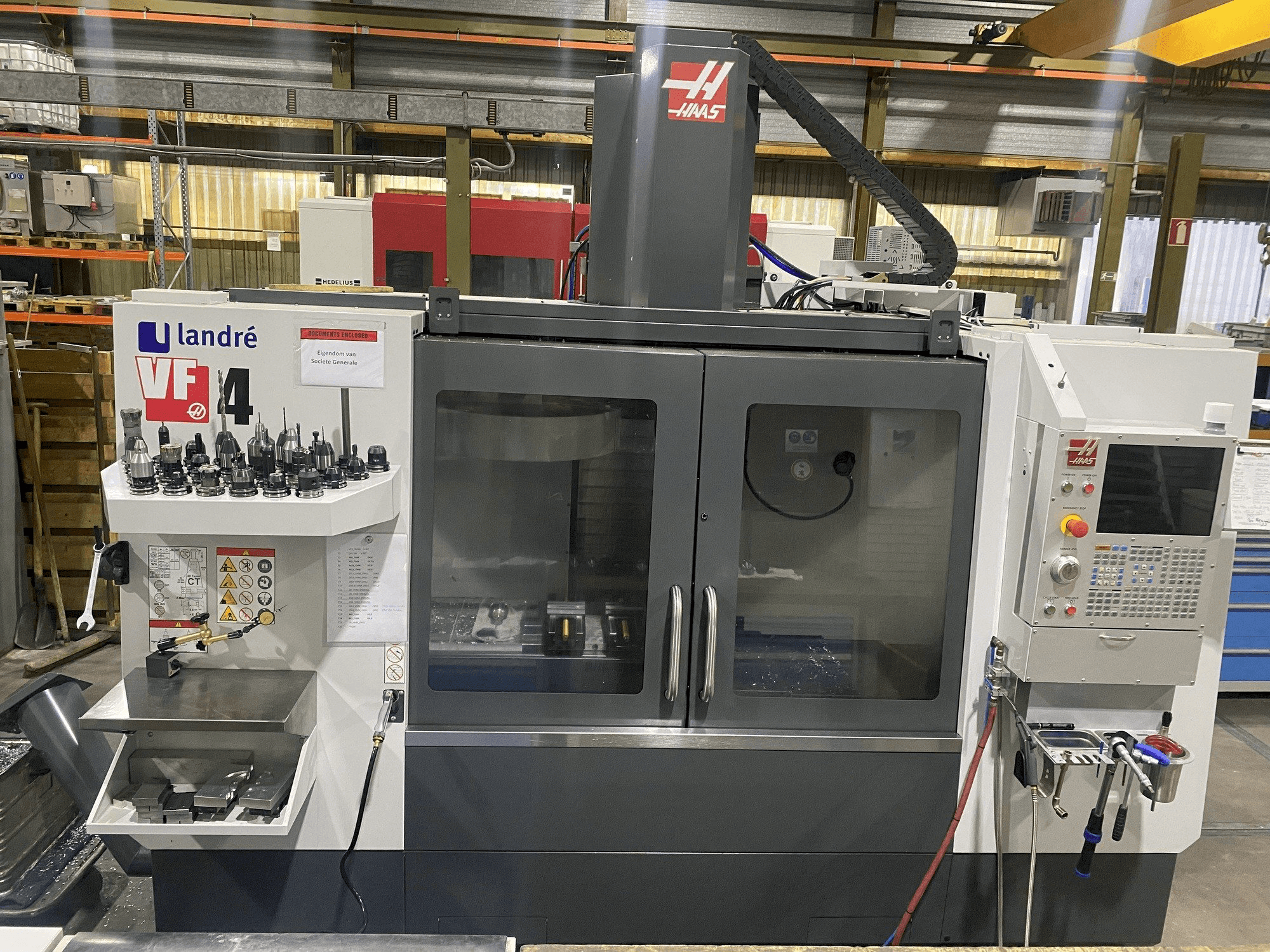 Вид станка HAAS VF-4 спереди