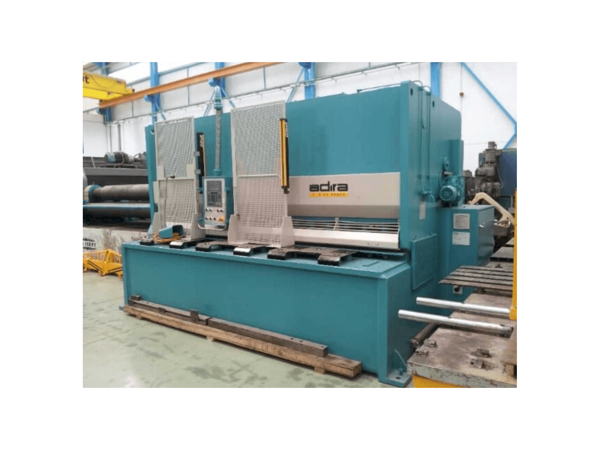 Вид станка ADIRA GVX 2030 спереди