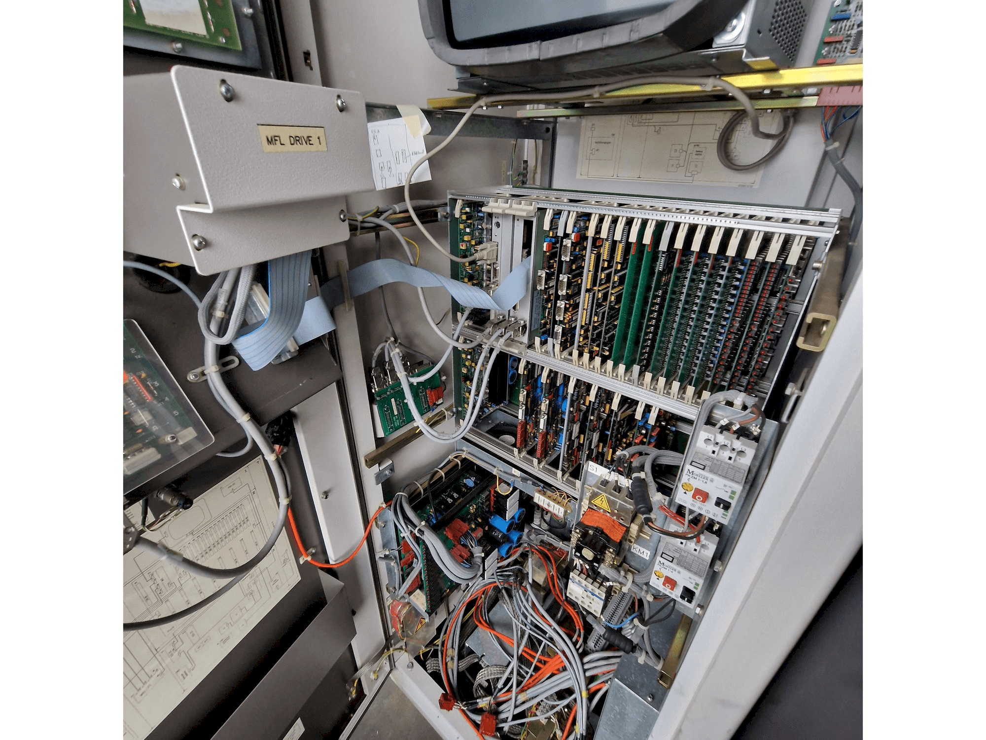 Вид станка AGIE AGIECUT 150 HSS сзади