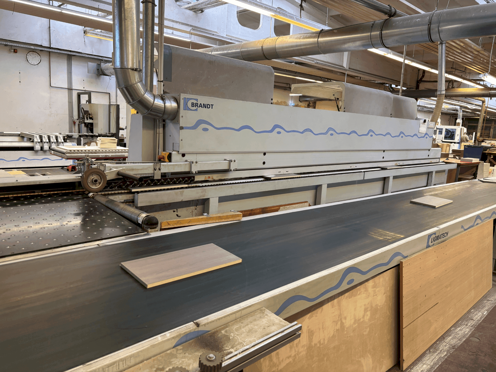 Вид станка BRANDT KDF 680 спереди