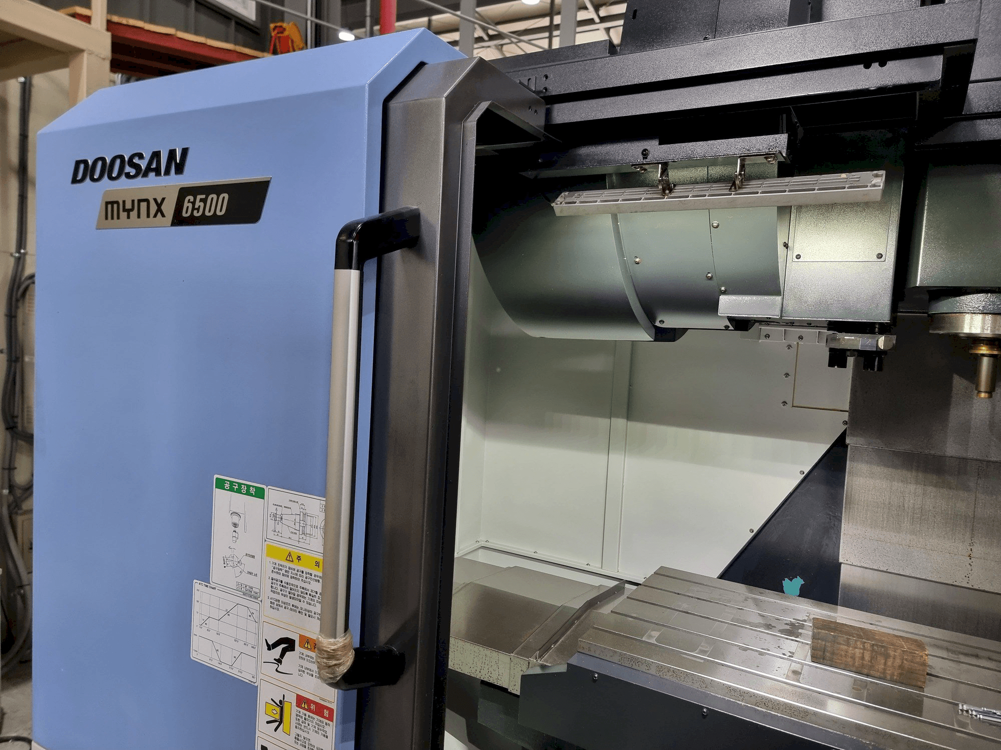 Вид станка DOOSAN MYNX 6500 спереди