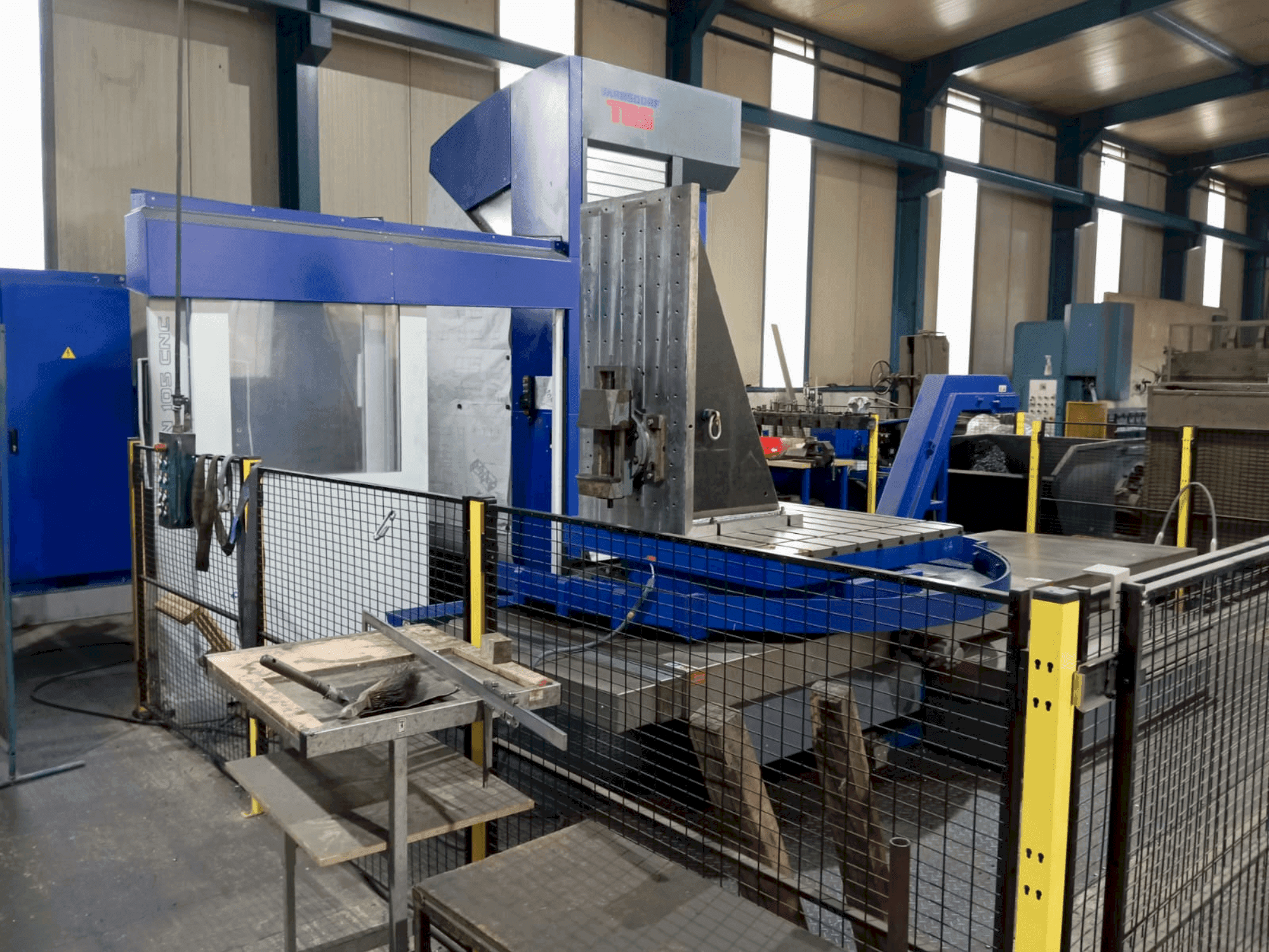 Вид станка TOS Vansdorf WHQ 105 спереди