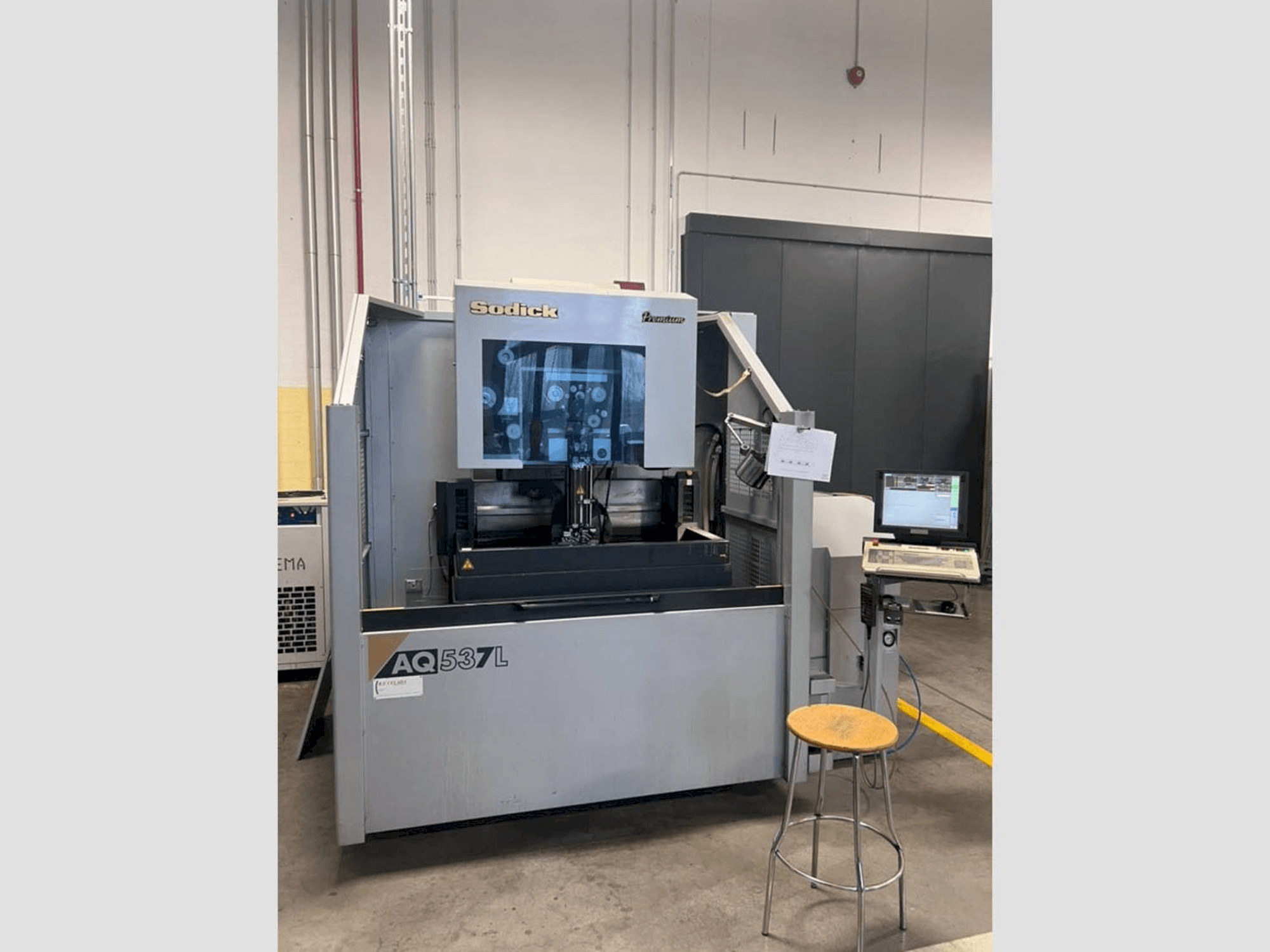 Вид станка Sodick AQ537L спереди