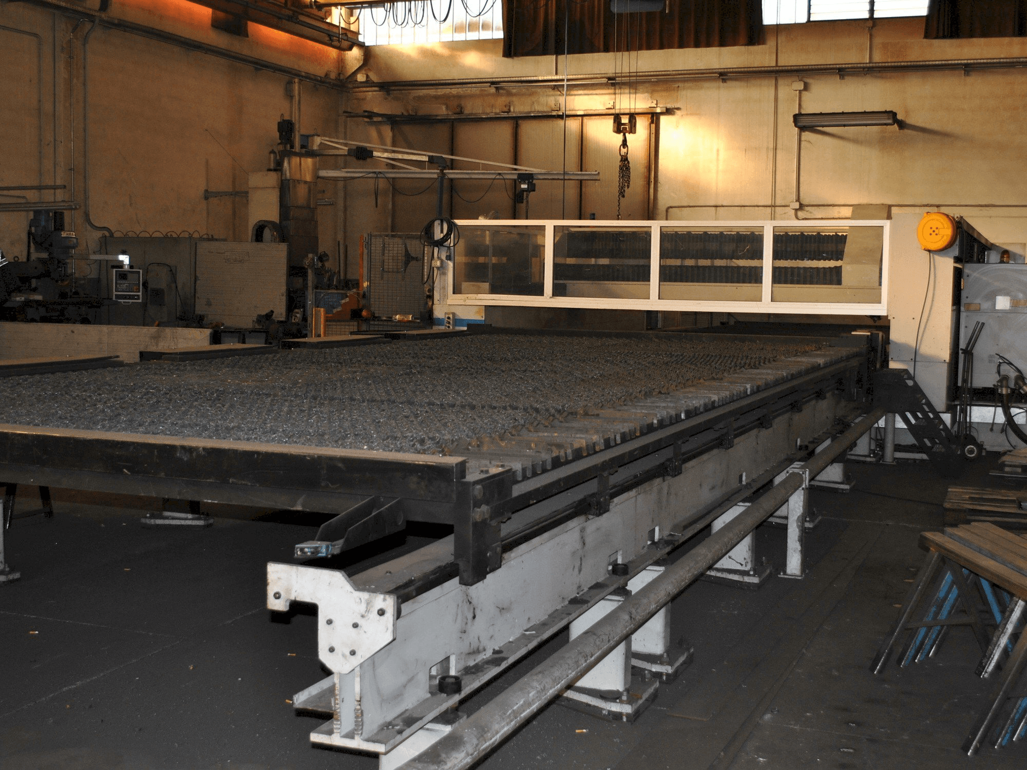 Вид станка LVD IMPULS 8031 спереди