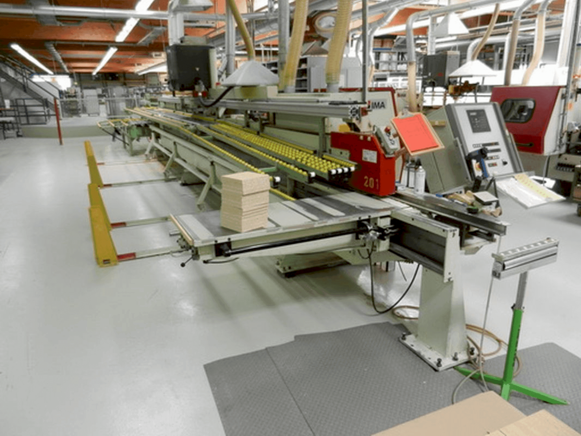 Вид станка LIGMATECH ZHR 15/XX/RE спереди