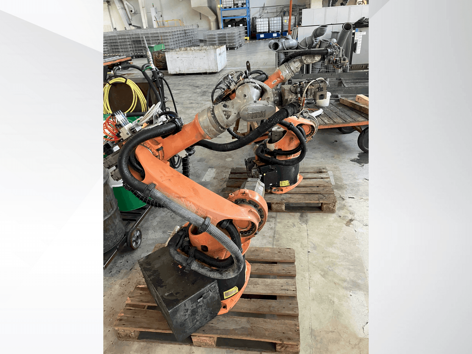 Вид станка KUKA KR16 спереди