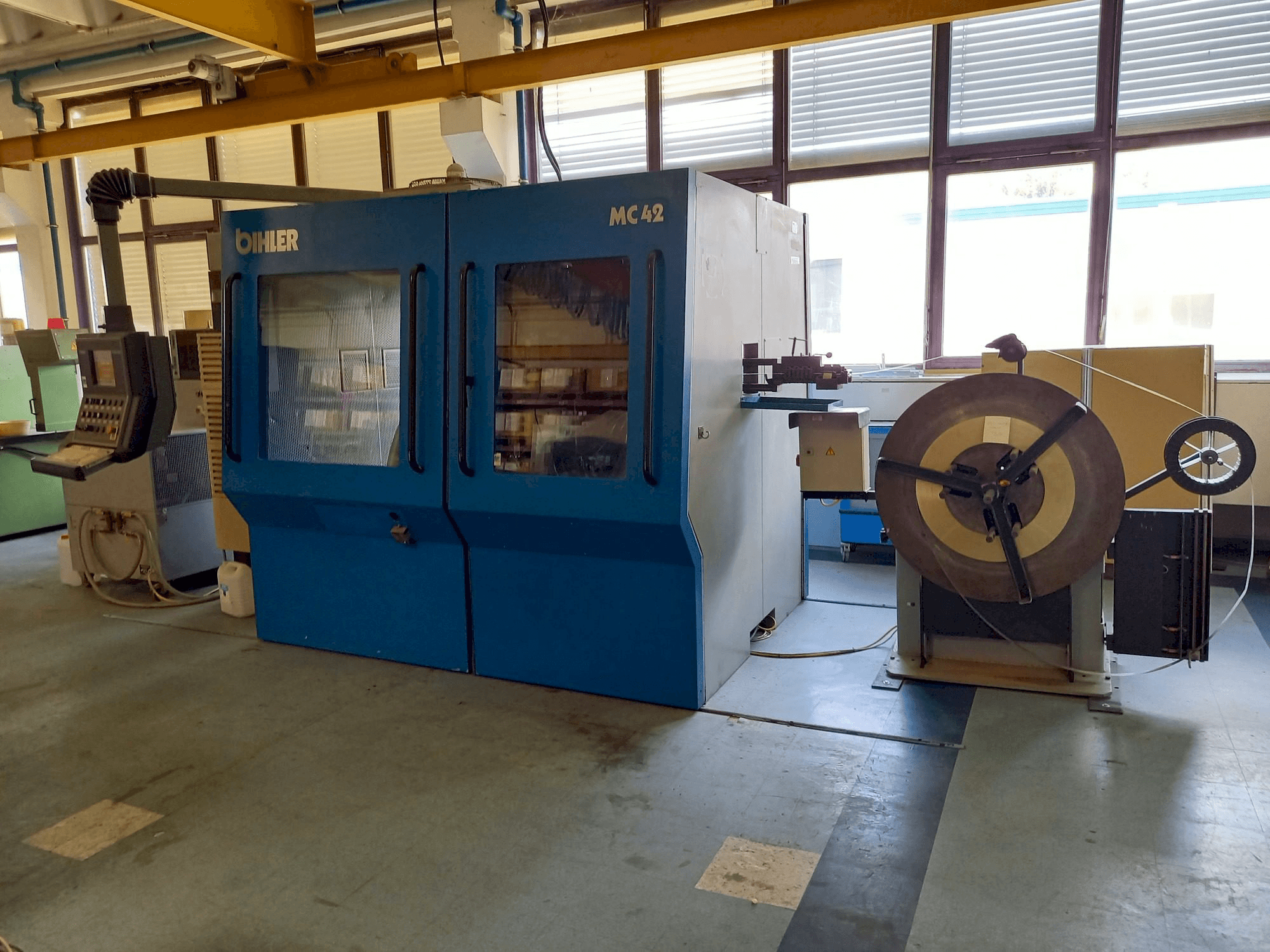Вид станка Bihler MULTICENTER MC42 спереди