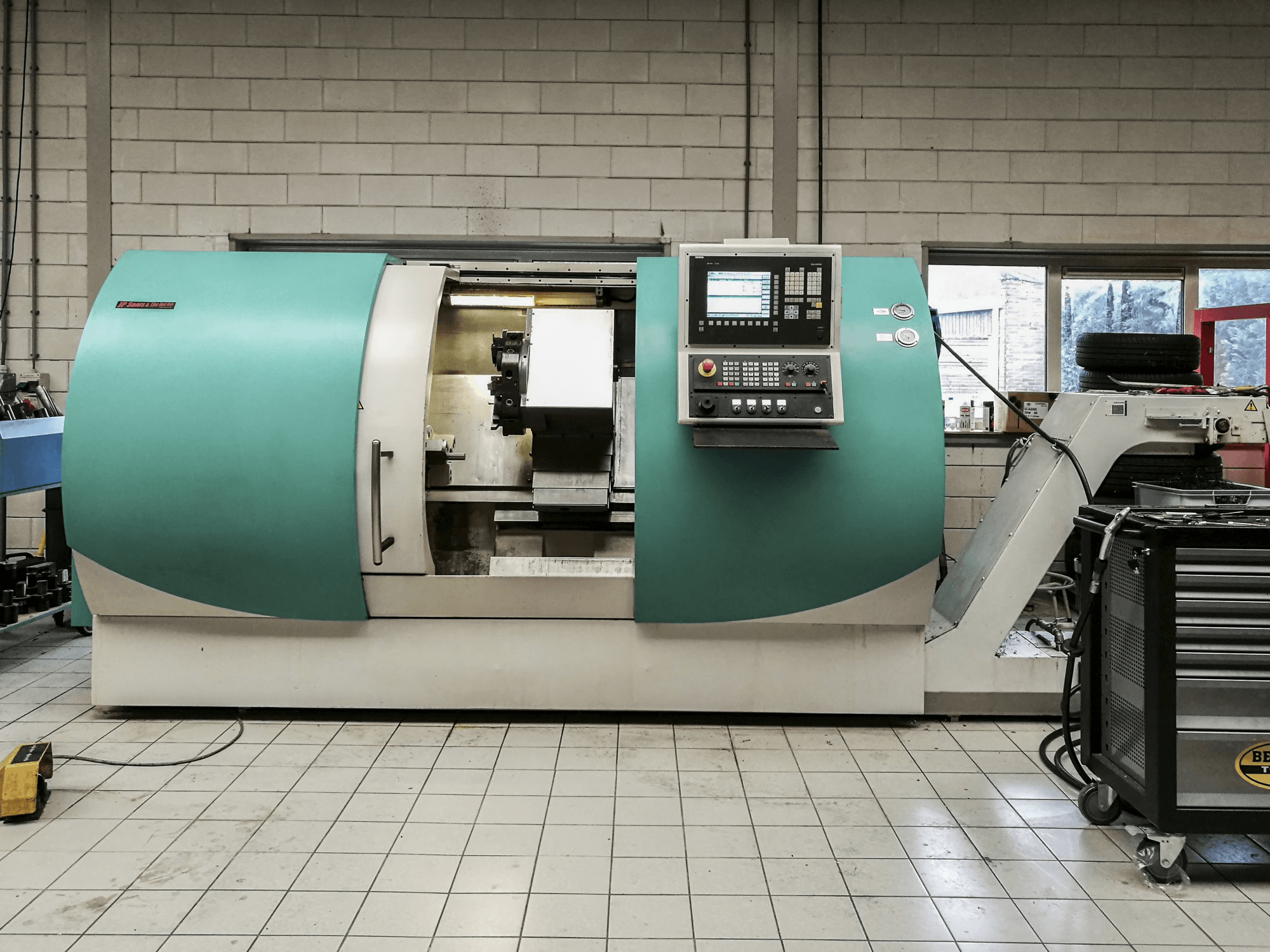 Front view of TRENS SBL 500 CNC Machine