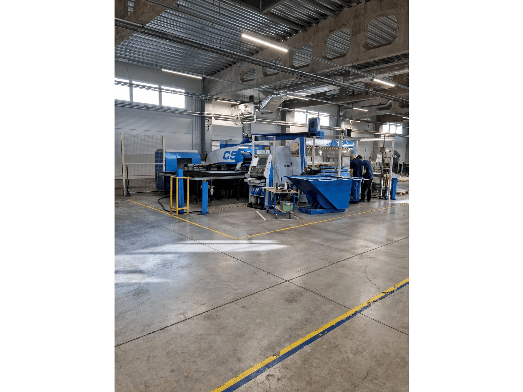 Вид станка с Finn-Power C5 + Compact Express правой стороны