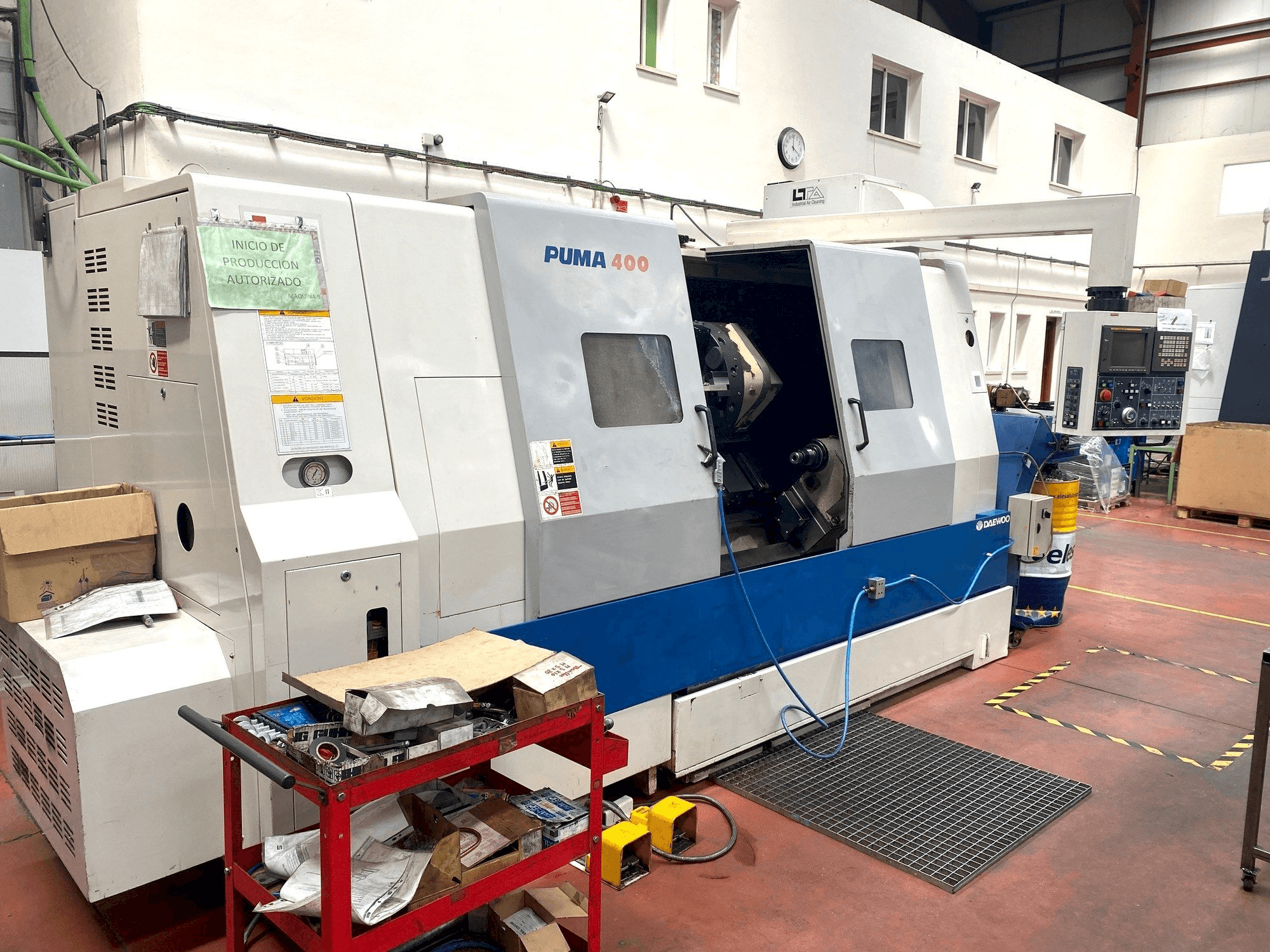 Front view of DAEWOO PUMA 400 machine