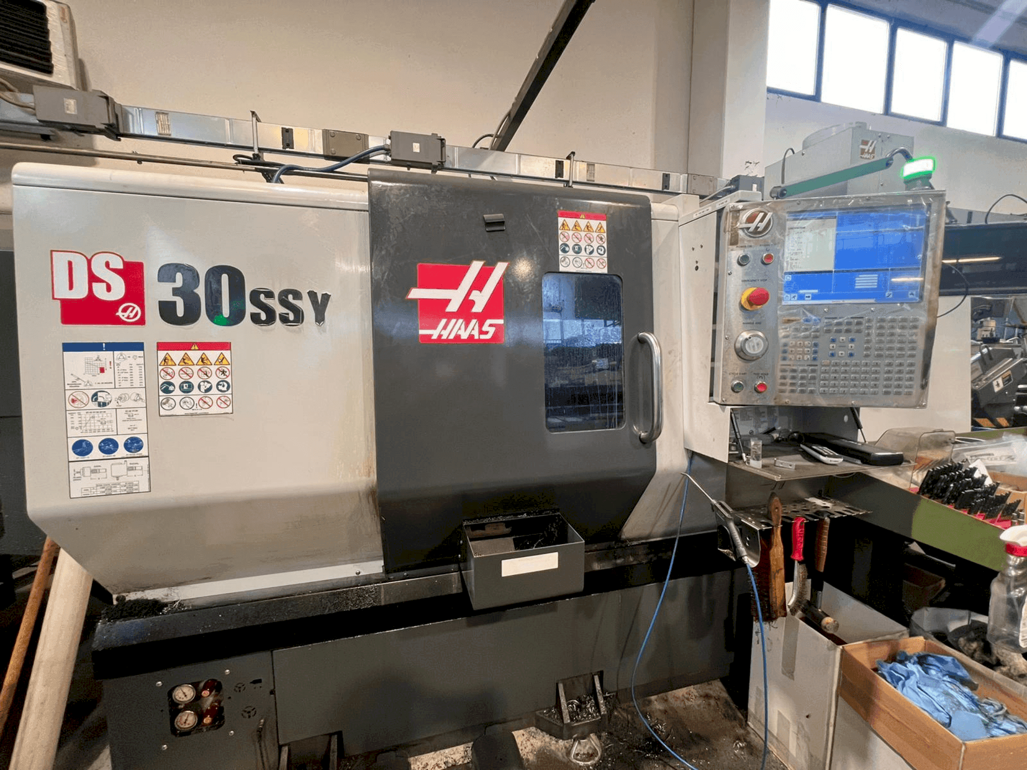 Вид станка HAAS DS-30SSY спереди