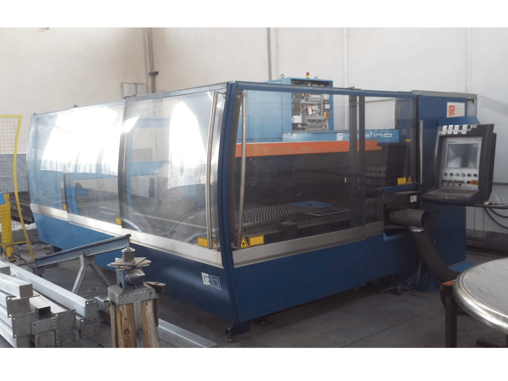 Вид станка Prima Industrie Platino 1530 спереди