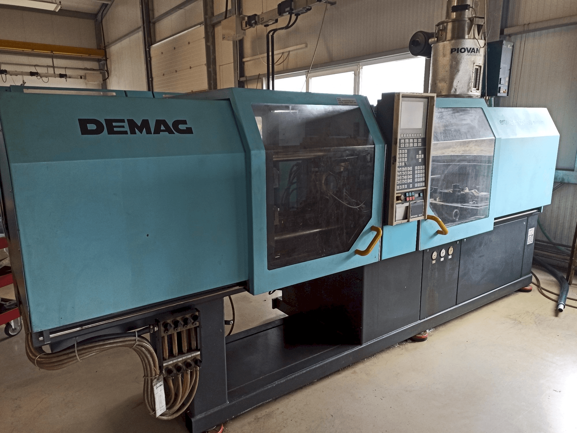 Вид станка с DEMAG Ergotech 150-610 Compact правой стороны