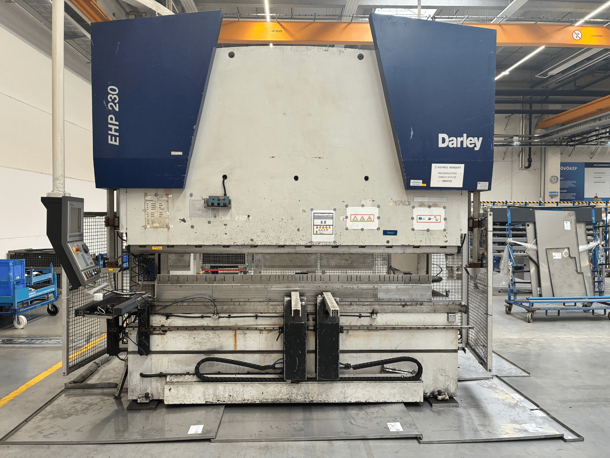 Гидравлический пресс Darley EHP-LS 230.31/25 на виде спереди, с панелью управления и наклейками безопасности.