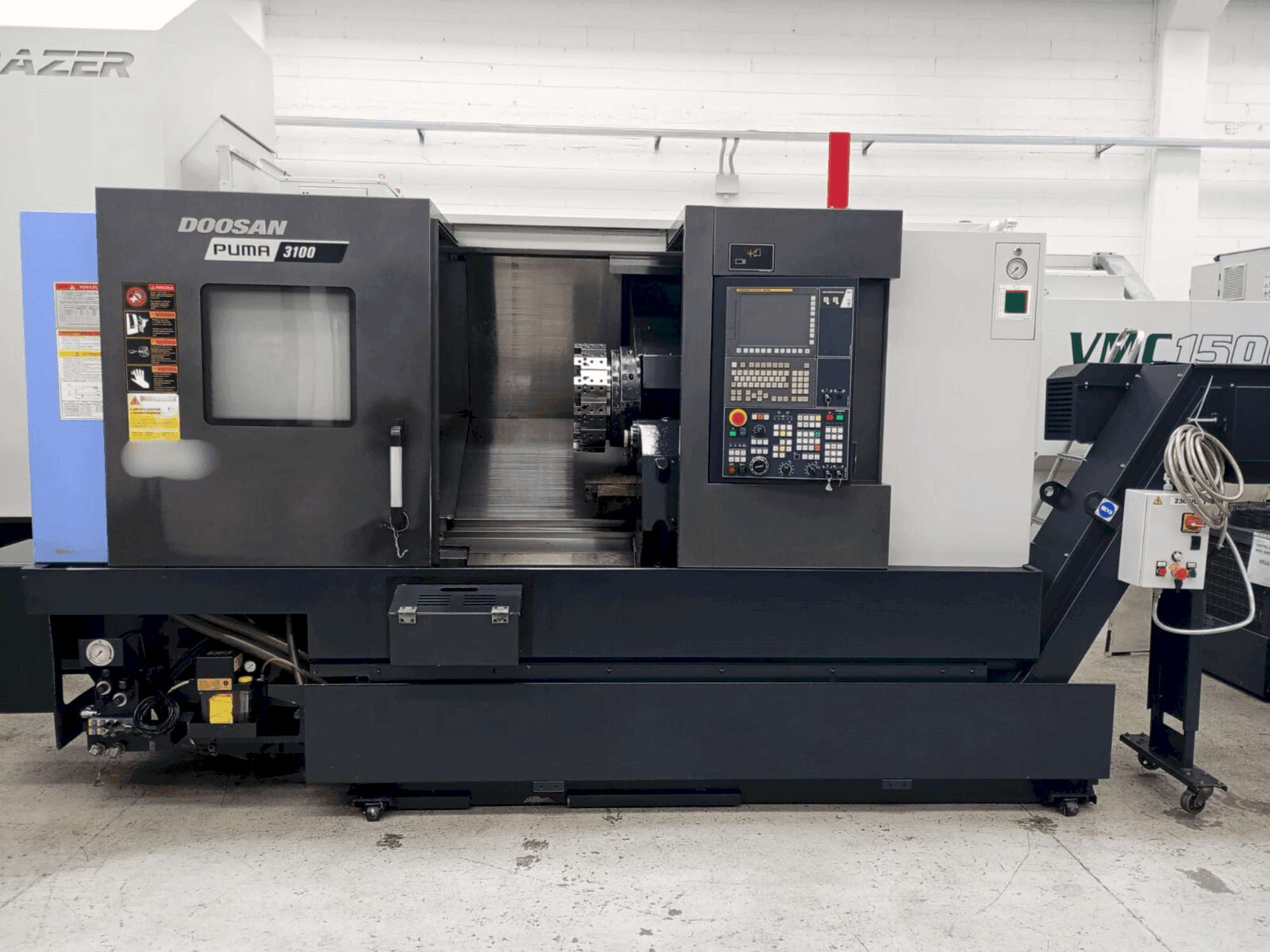 Вид станка DOOSAN PUMA 3100 спереди