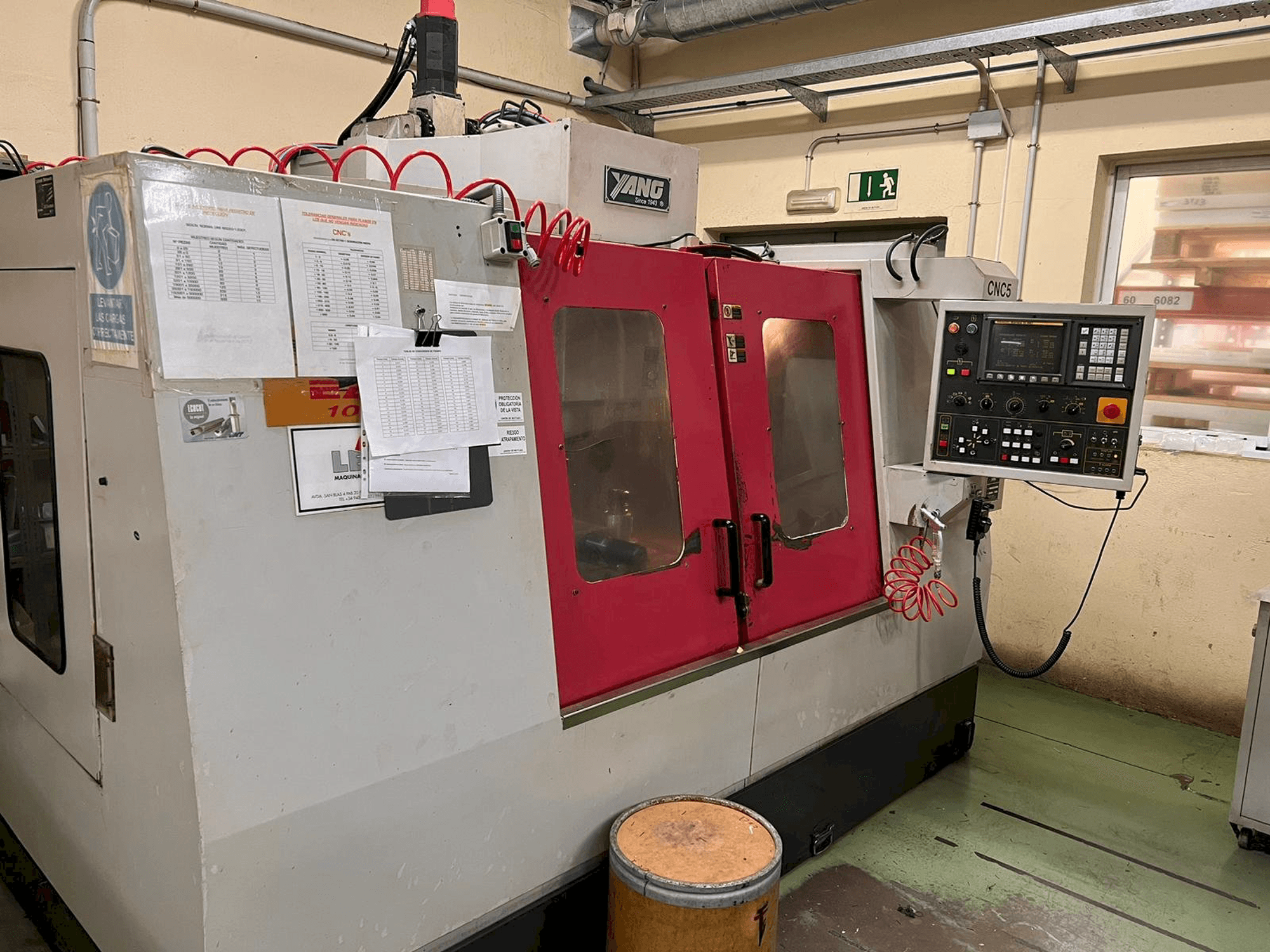 Вид станка Yang SMV -1000 спереди