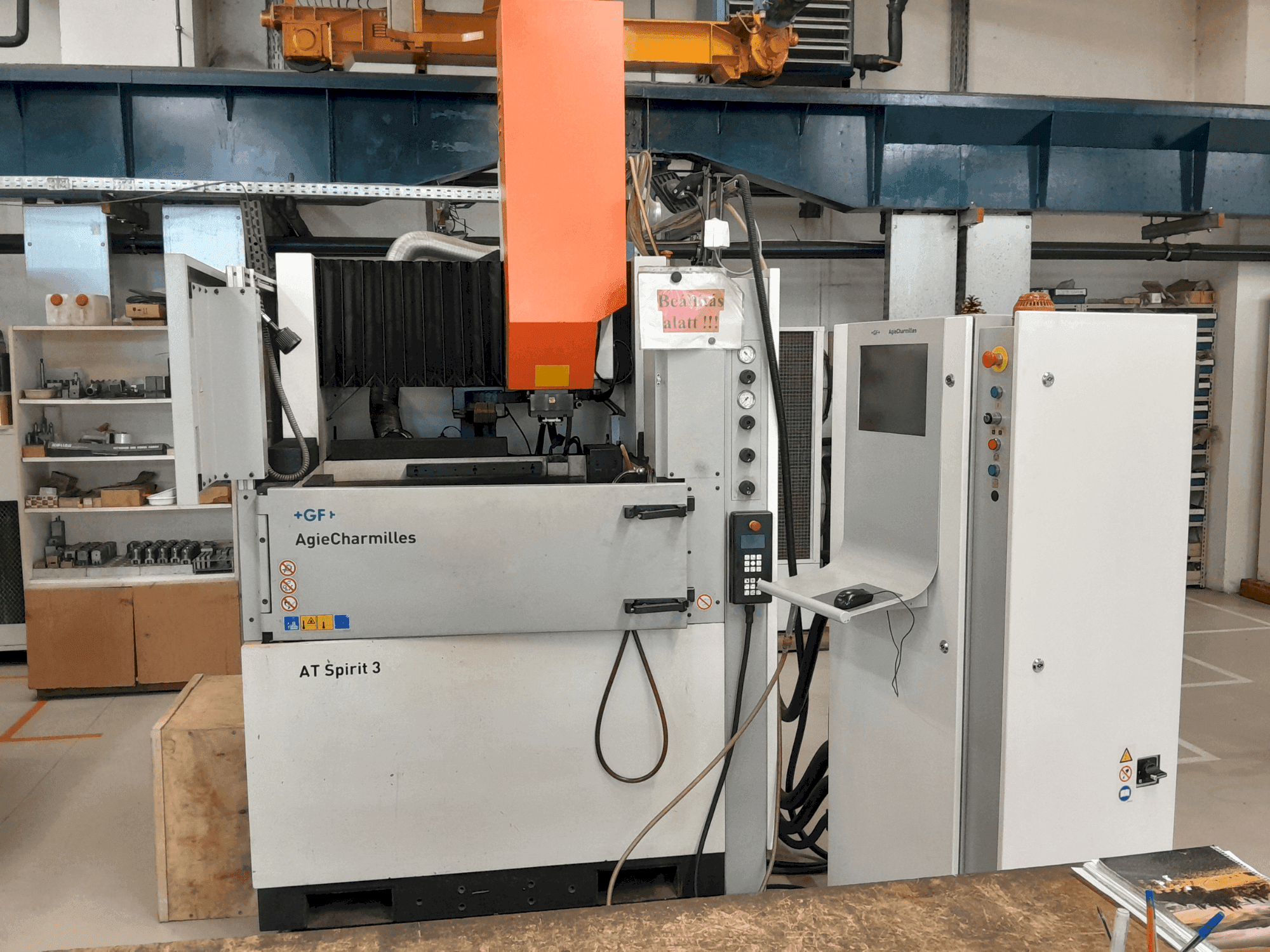 Вид станка AgieCharmilles Spirit 3 спереди