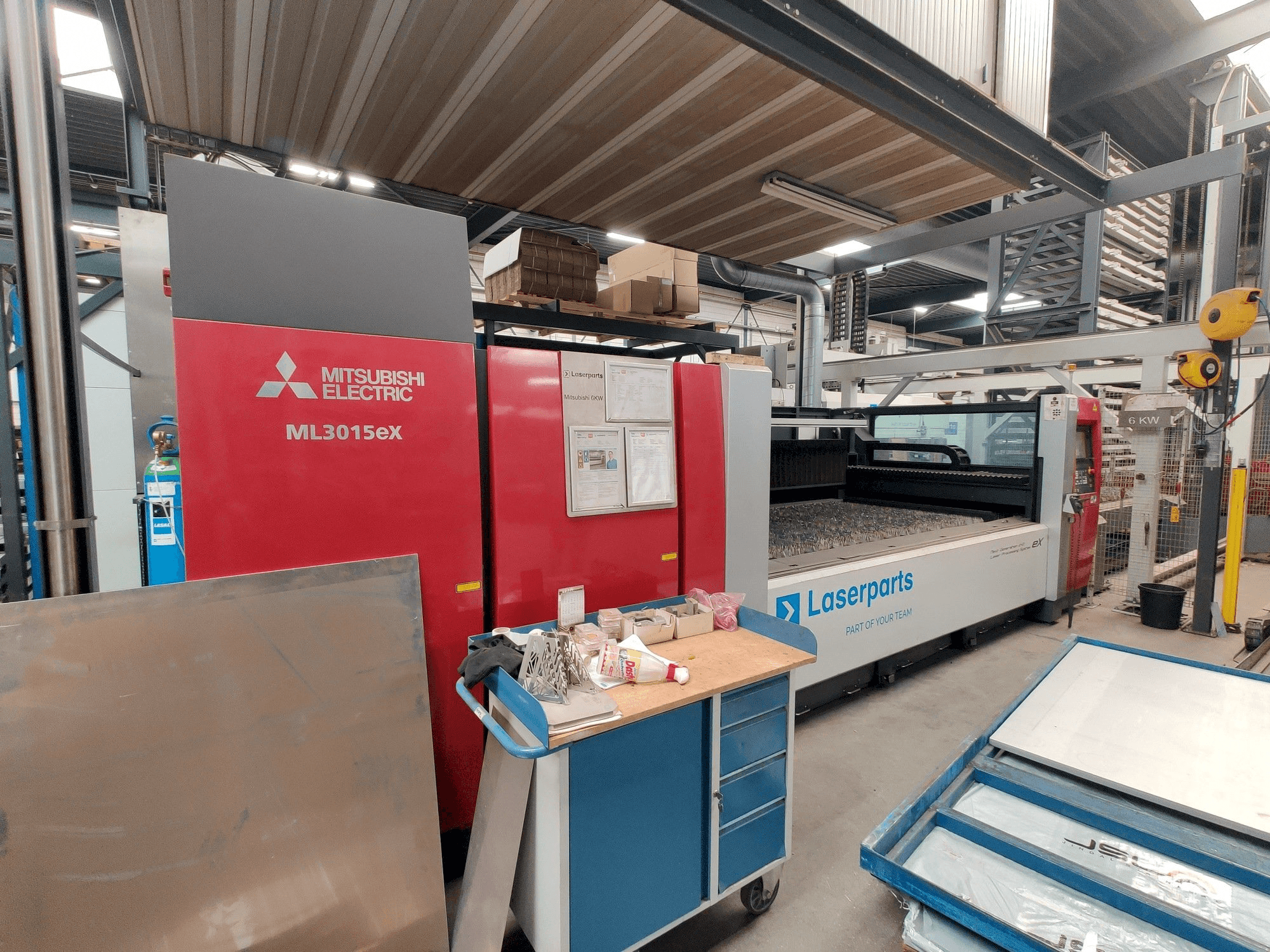 Вид станка Mitsubishi ML3015eX(S2)-60XF слева