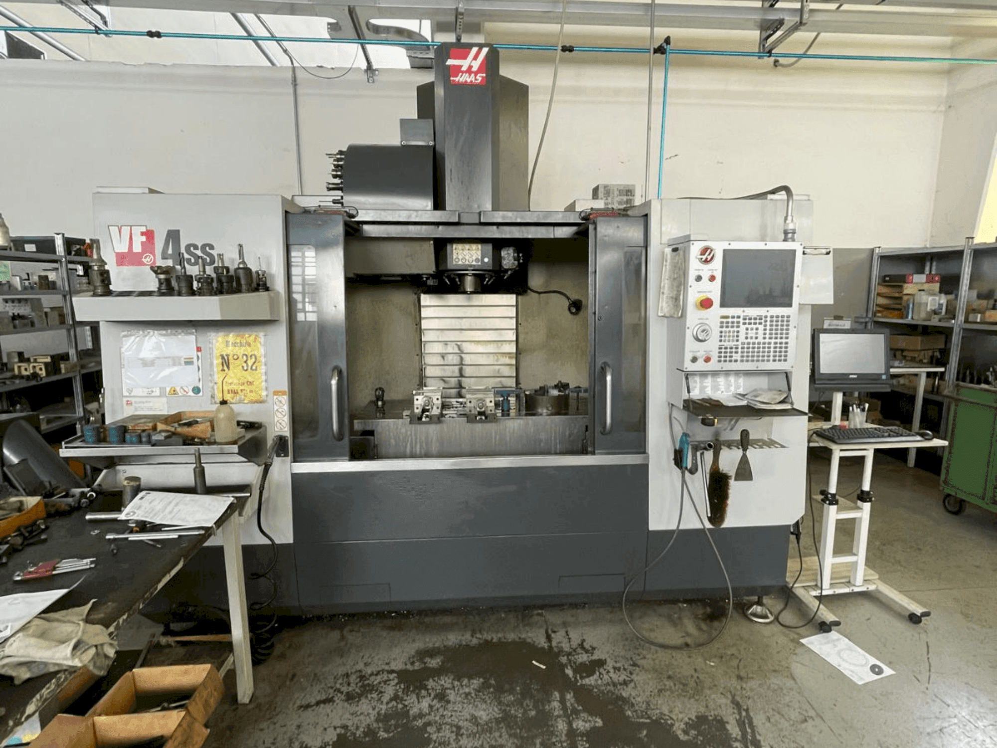 Вид станка HAAS VF4SS спереди