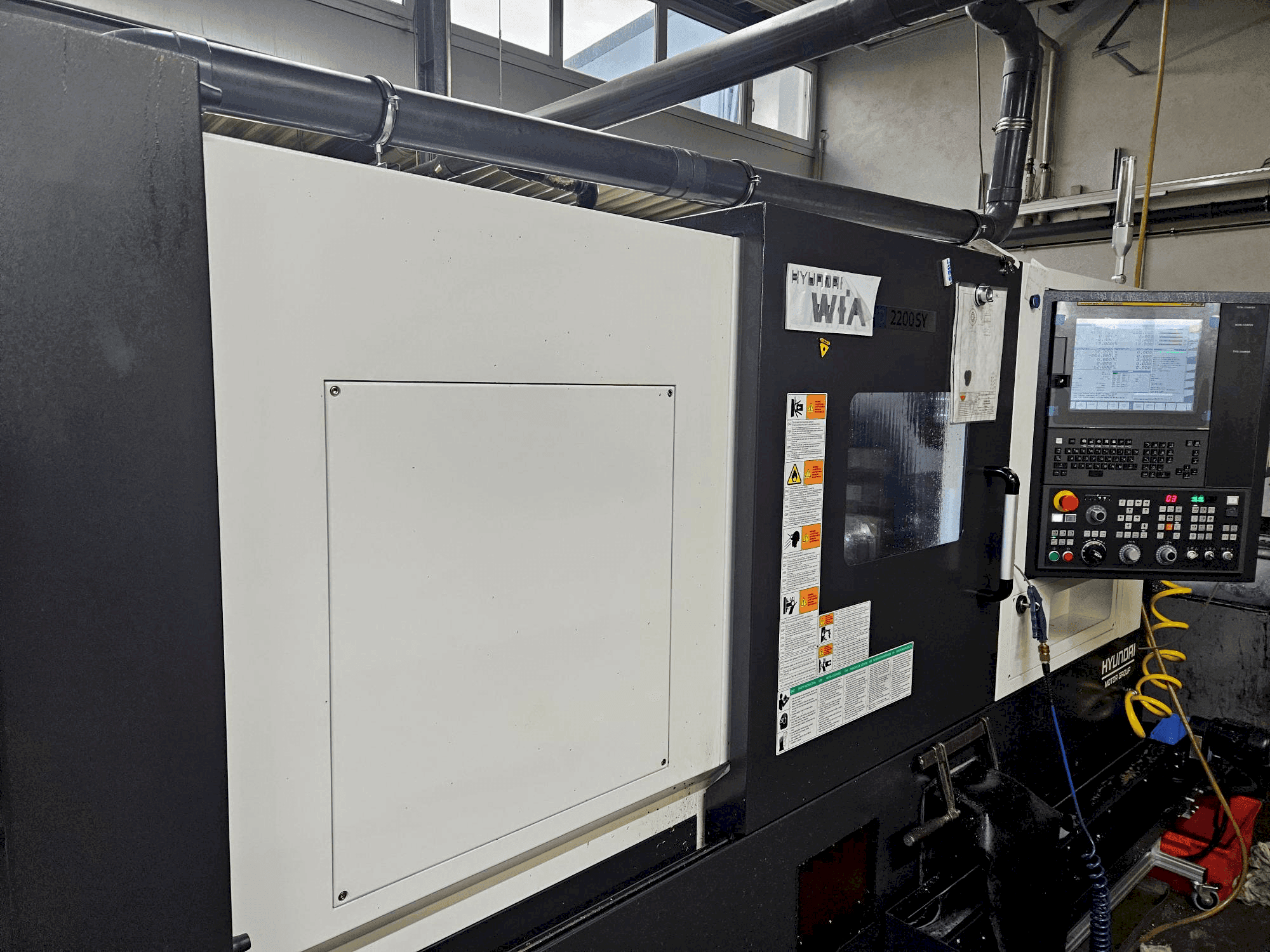 Вид станка Hyundai HD2200SY спереди