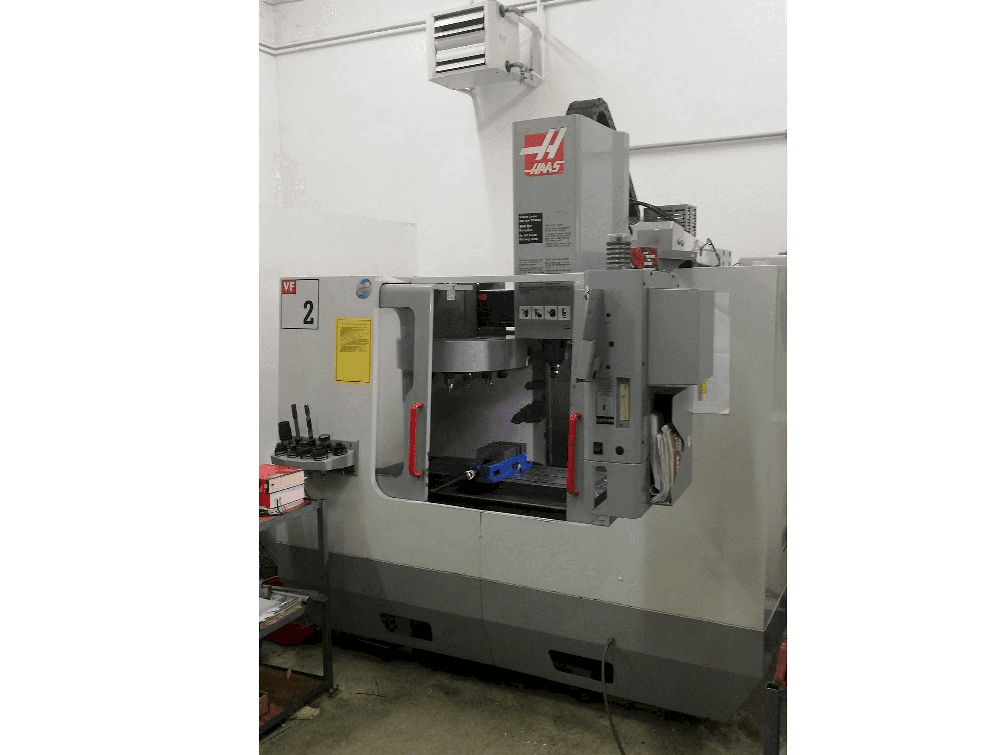 Вид станка HAAS VF-2DHE спереди