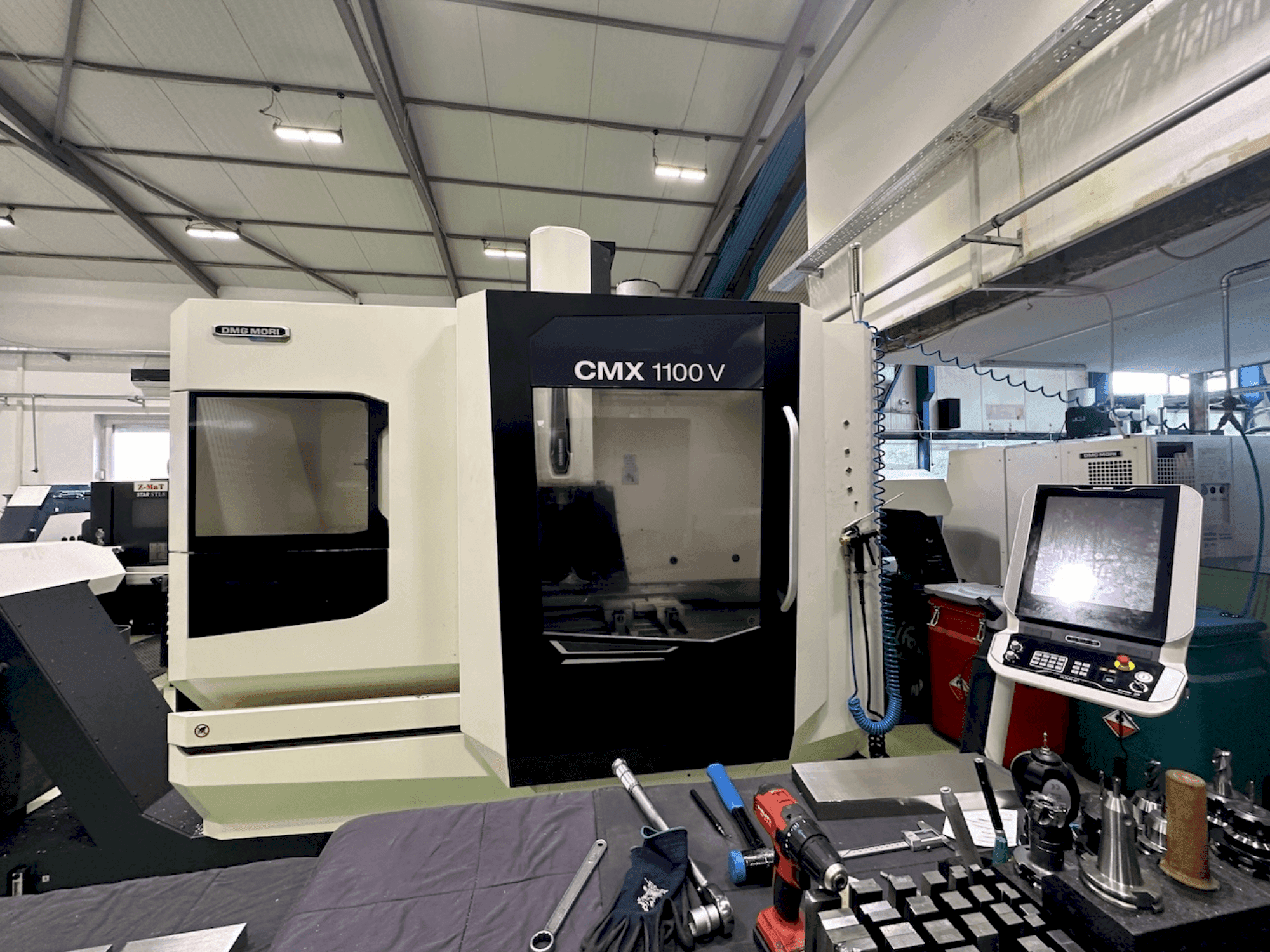 Вид станка DMG MORI CMX 1100 V спереди