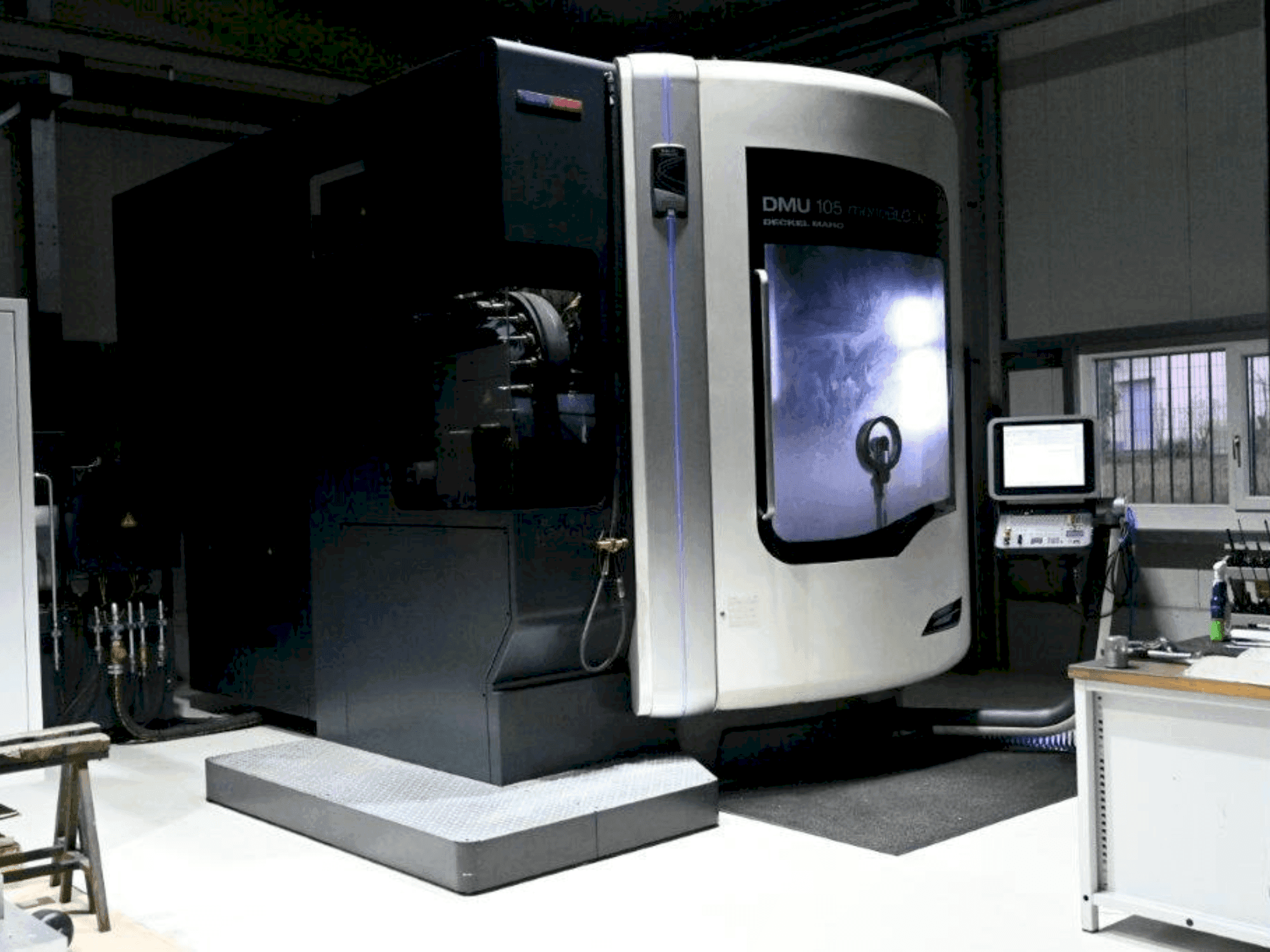 Вид станка DMG DMU 105 MonoBlock спереди