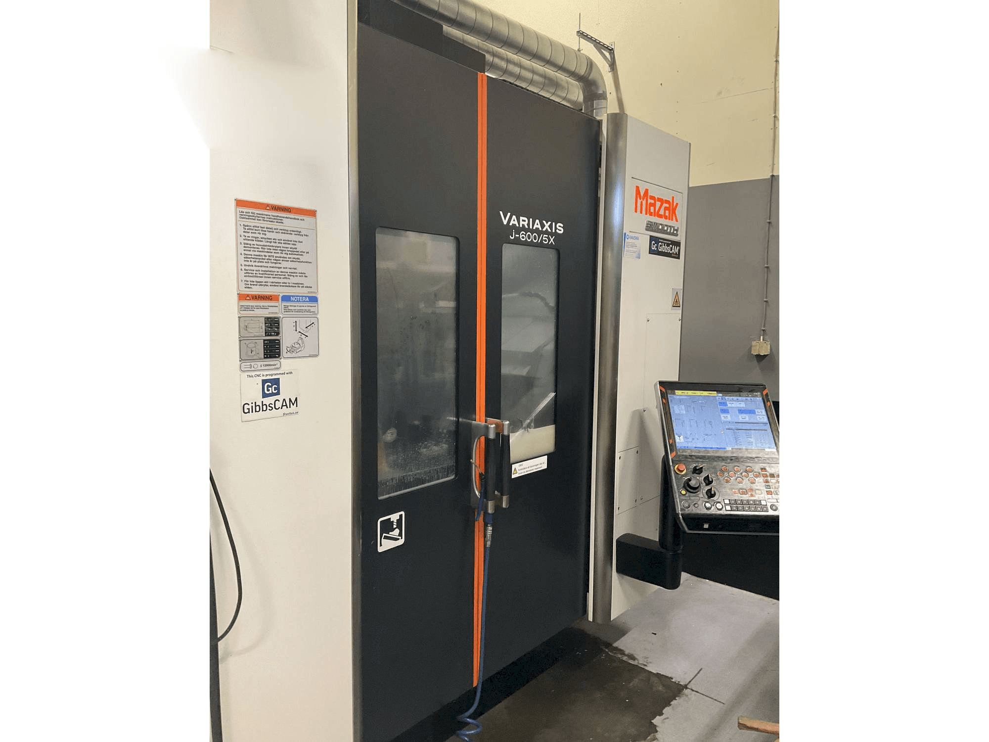 Вид станка Mazak Variaxis J-600 спереди