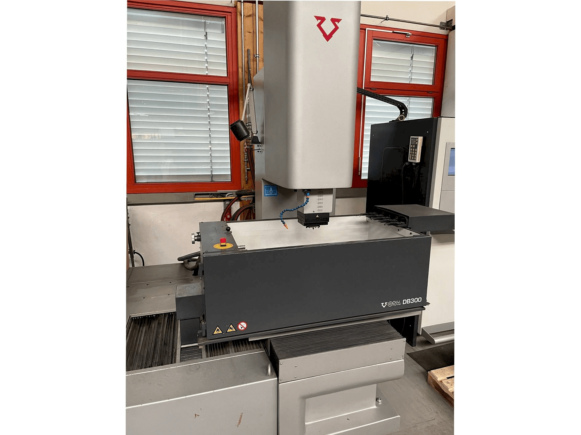 Вид станка ONA D830 спереди