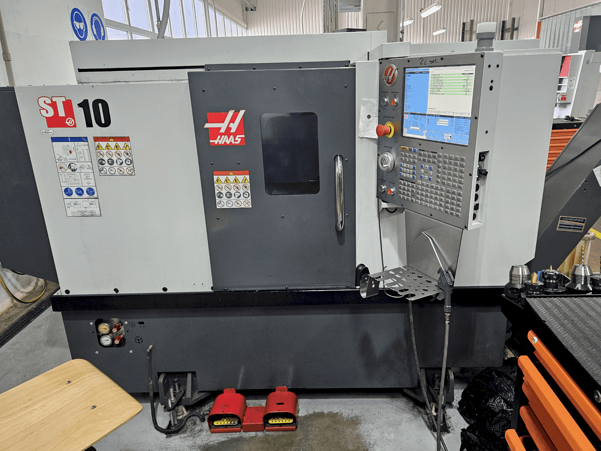 Вид станка HAAS ST-10 спереди