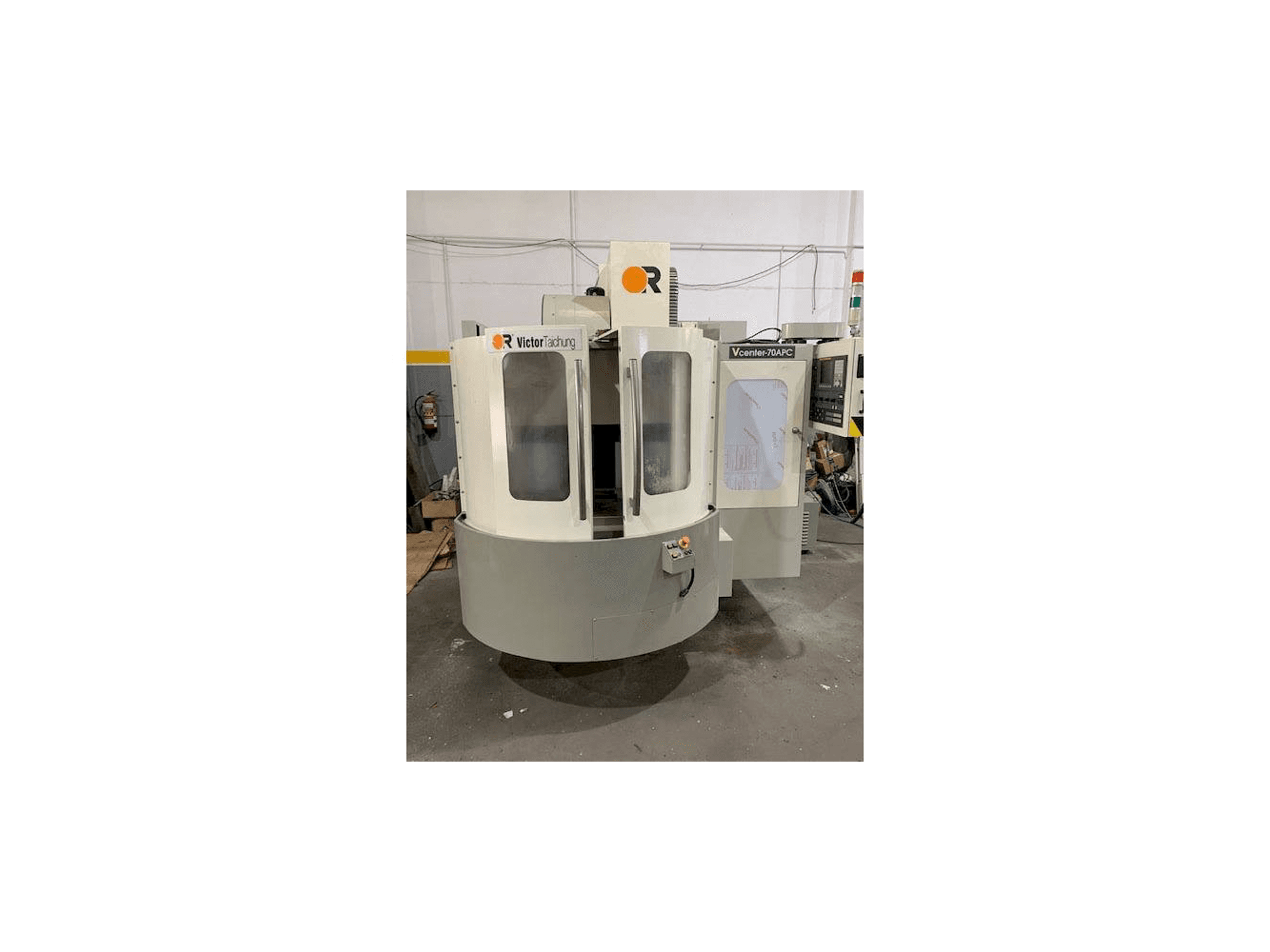 Вид станка Victor Vcenter-70APC спереди