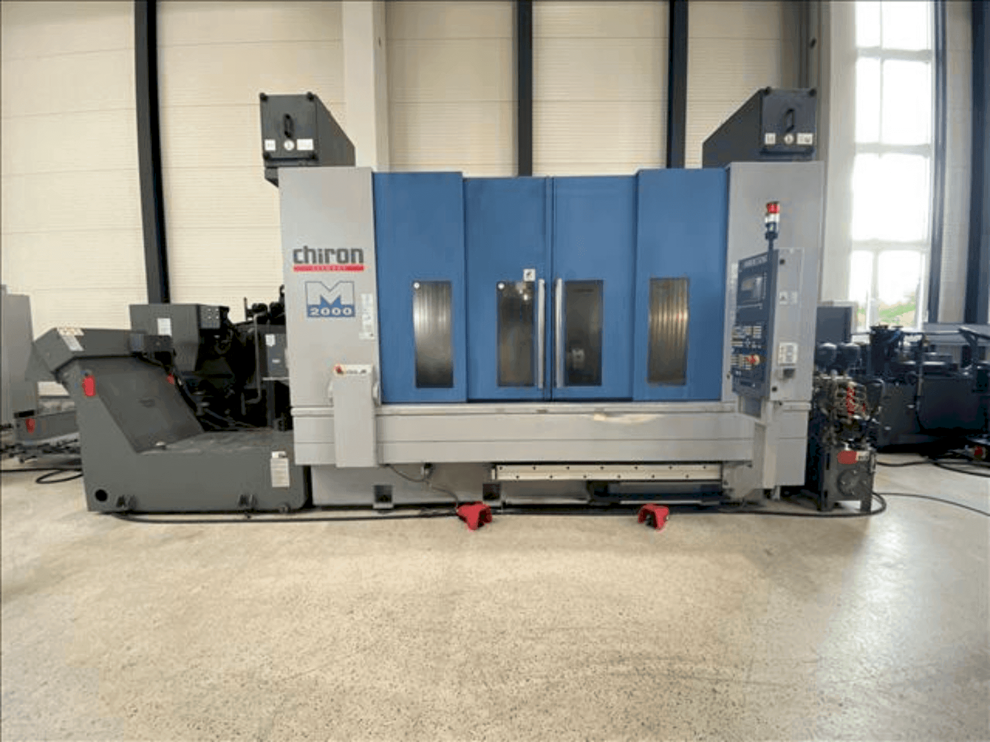 Вид станка CHIRON Mill 2000 спереди