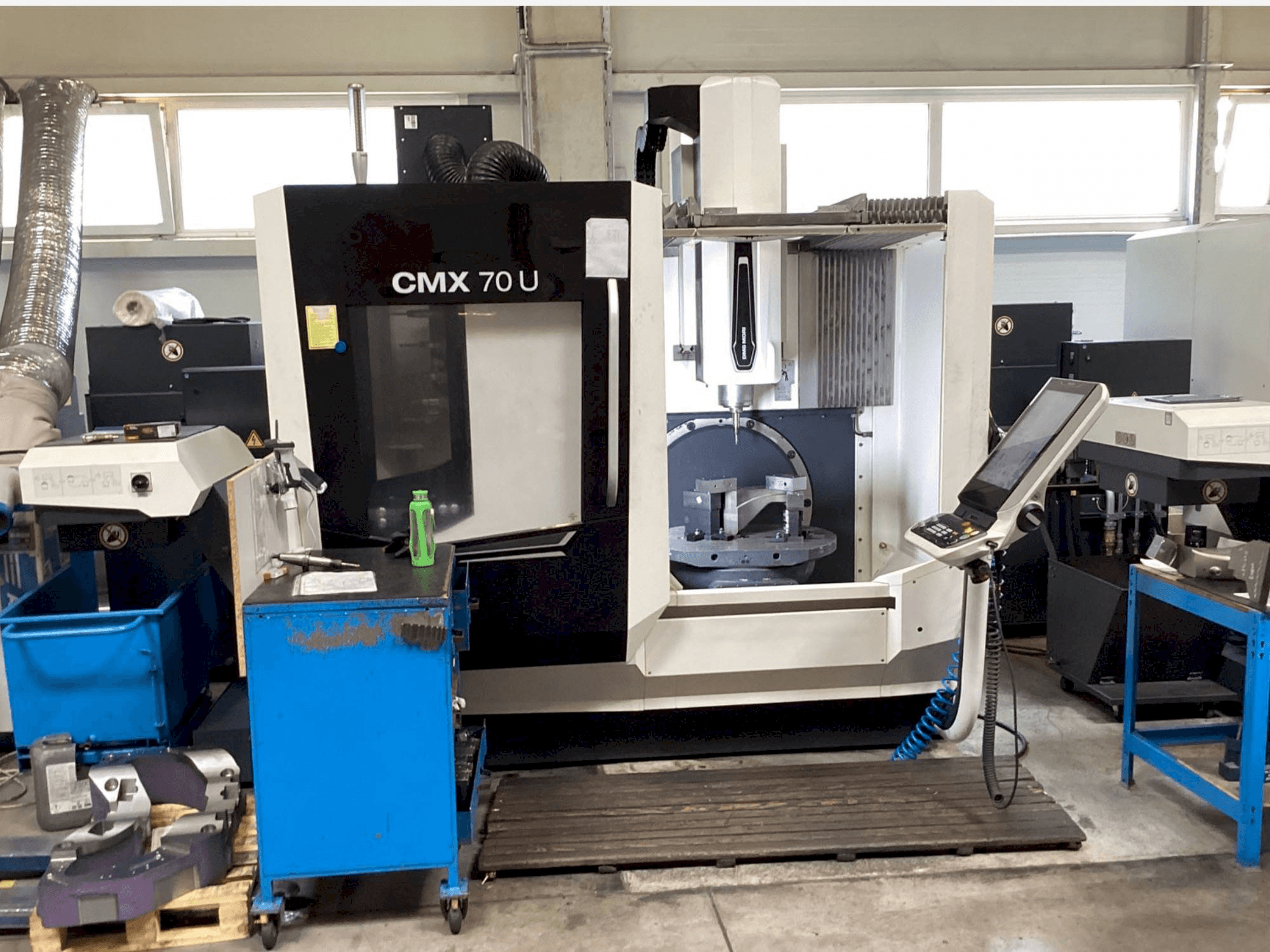 Вид станка DMG MORI CMX 70U спереди
