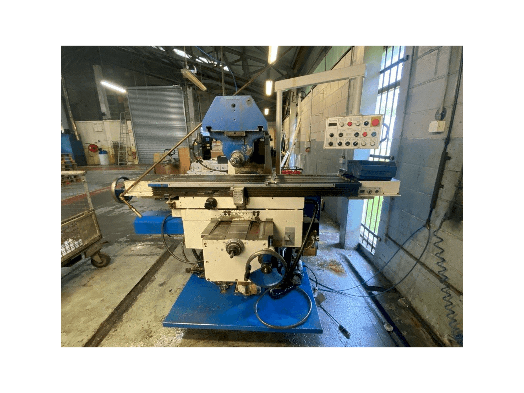 Вид станка TOS Olomouc FGU 32 спереди