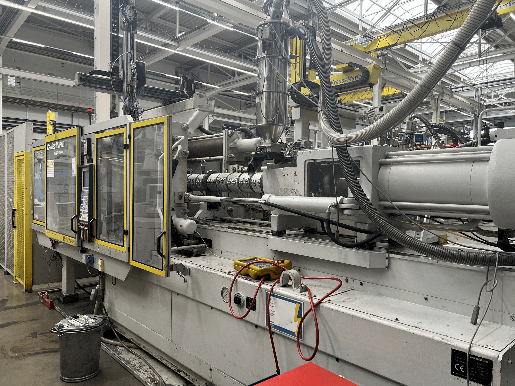 Вид станка Krauss Maffei KM 250 спереди