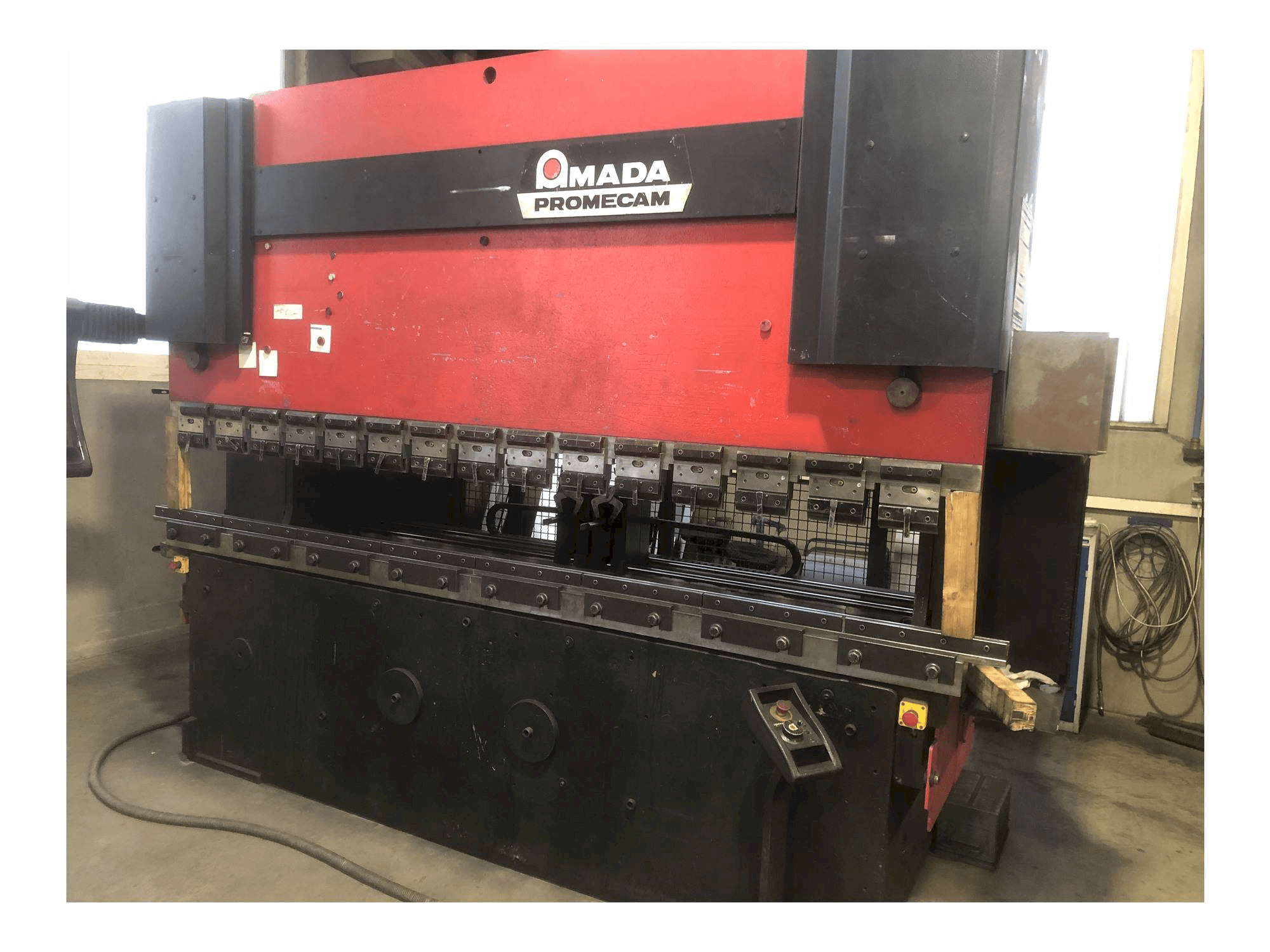 Вид станка AMADA HFB 125 спереди