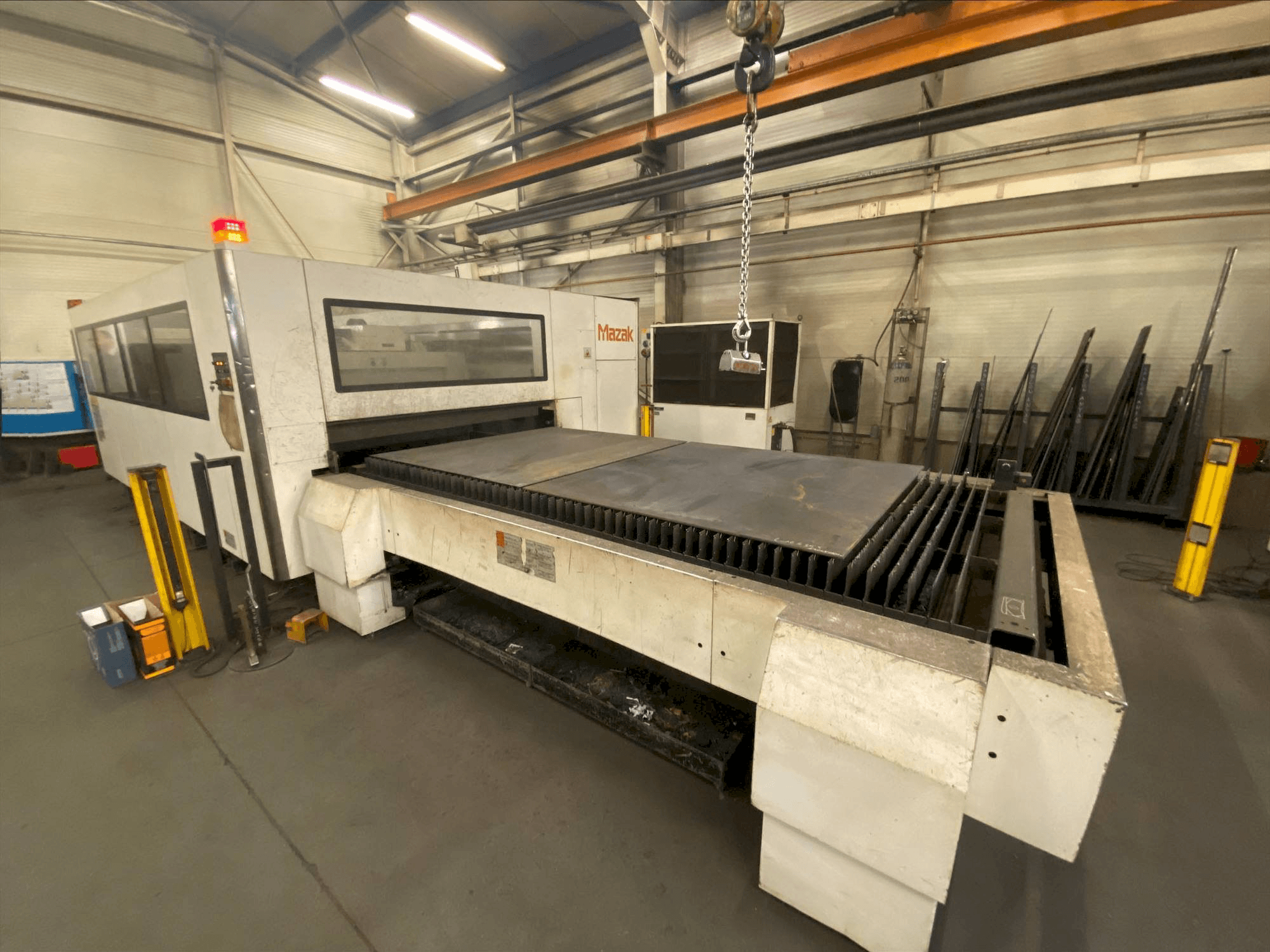 Вид станка Mazak OPTIPLEX 3015 II спереди