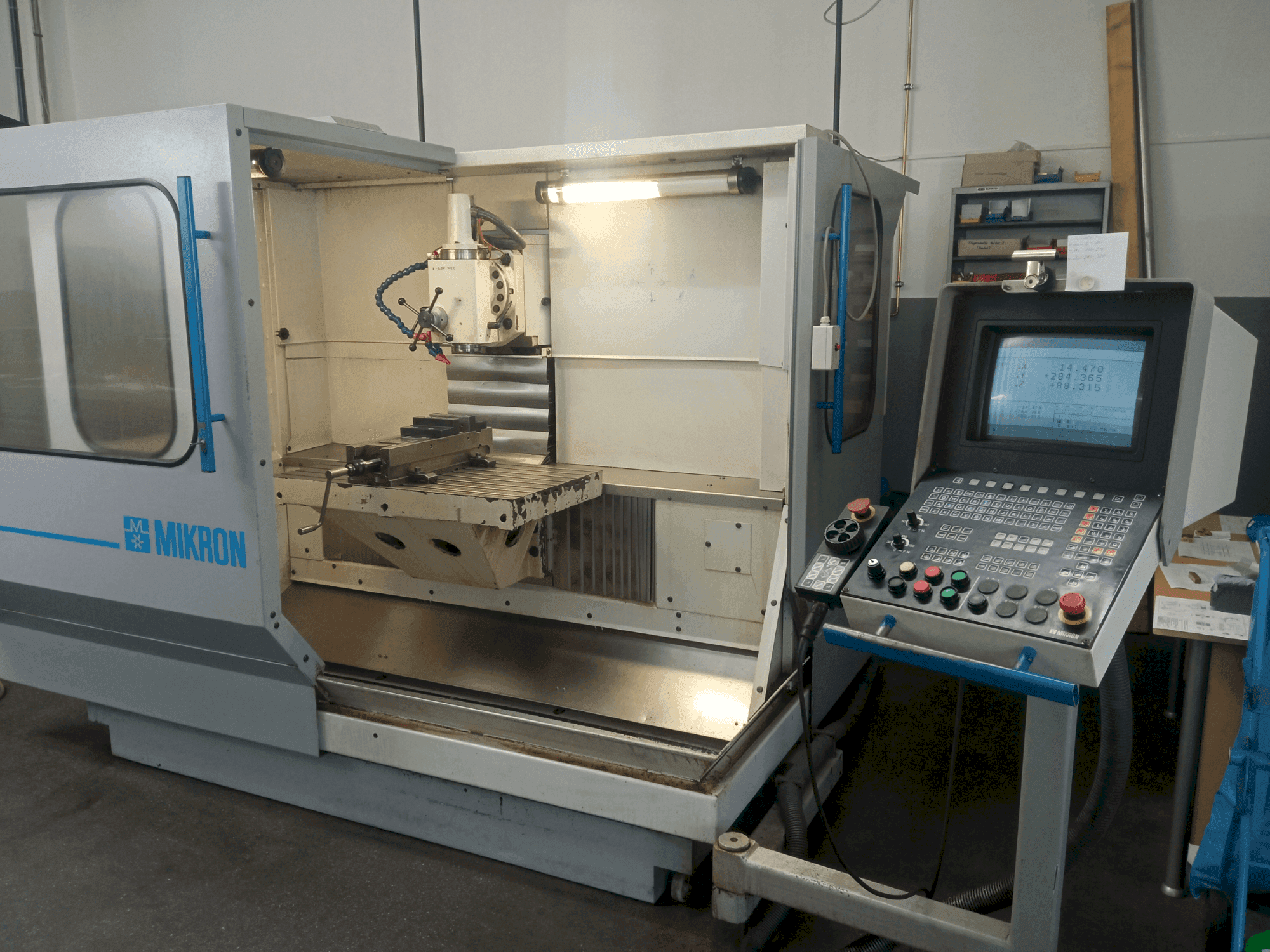 Вид станка MIKRON UM 600 спереди