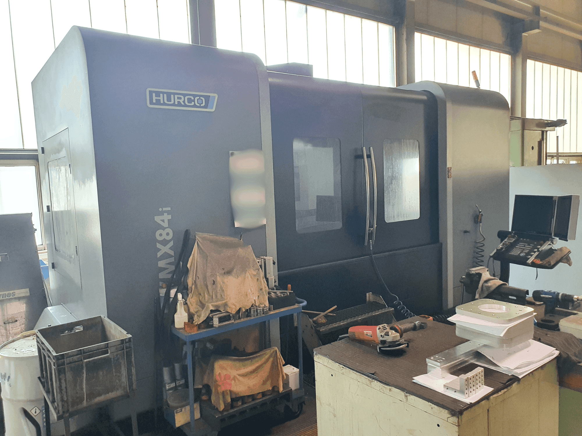 Вид станка Hurco VMX 84i спереди