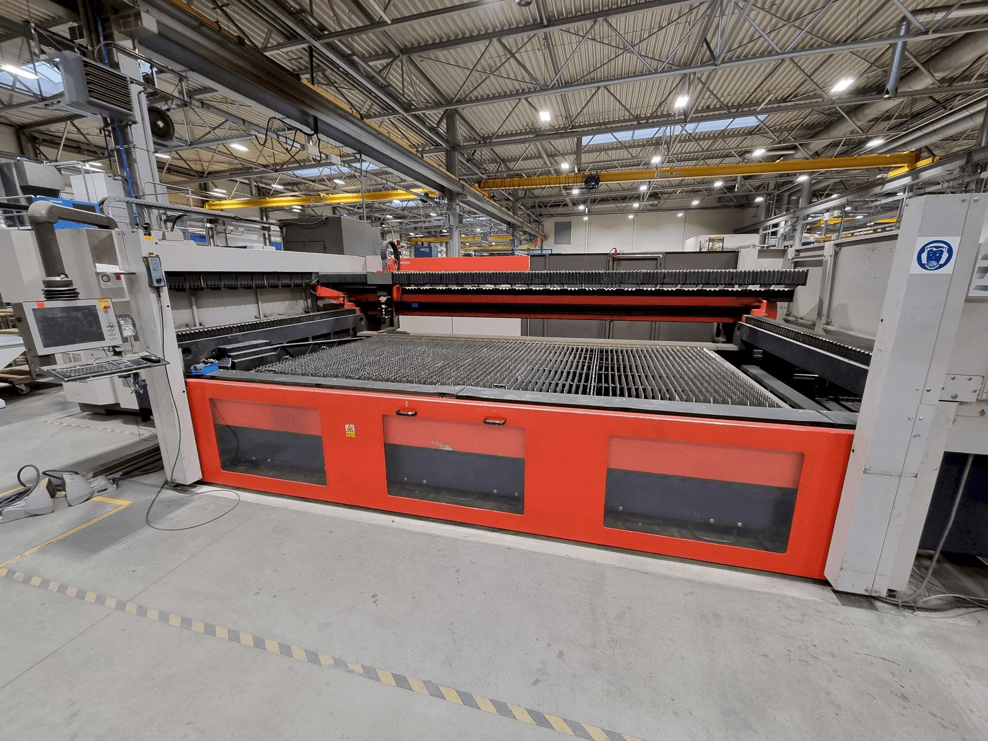 Вид станка Bystronic Bylaser 4400 спереди
