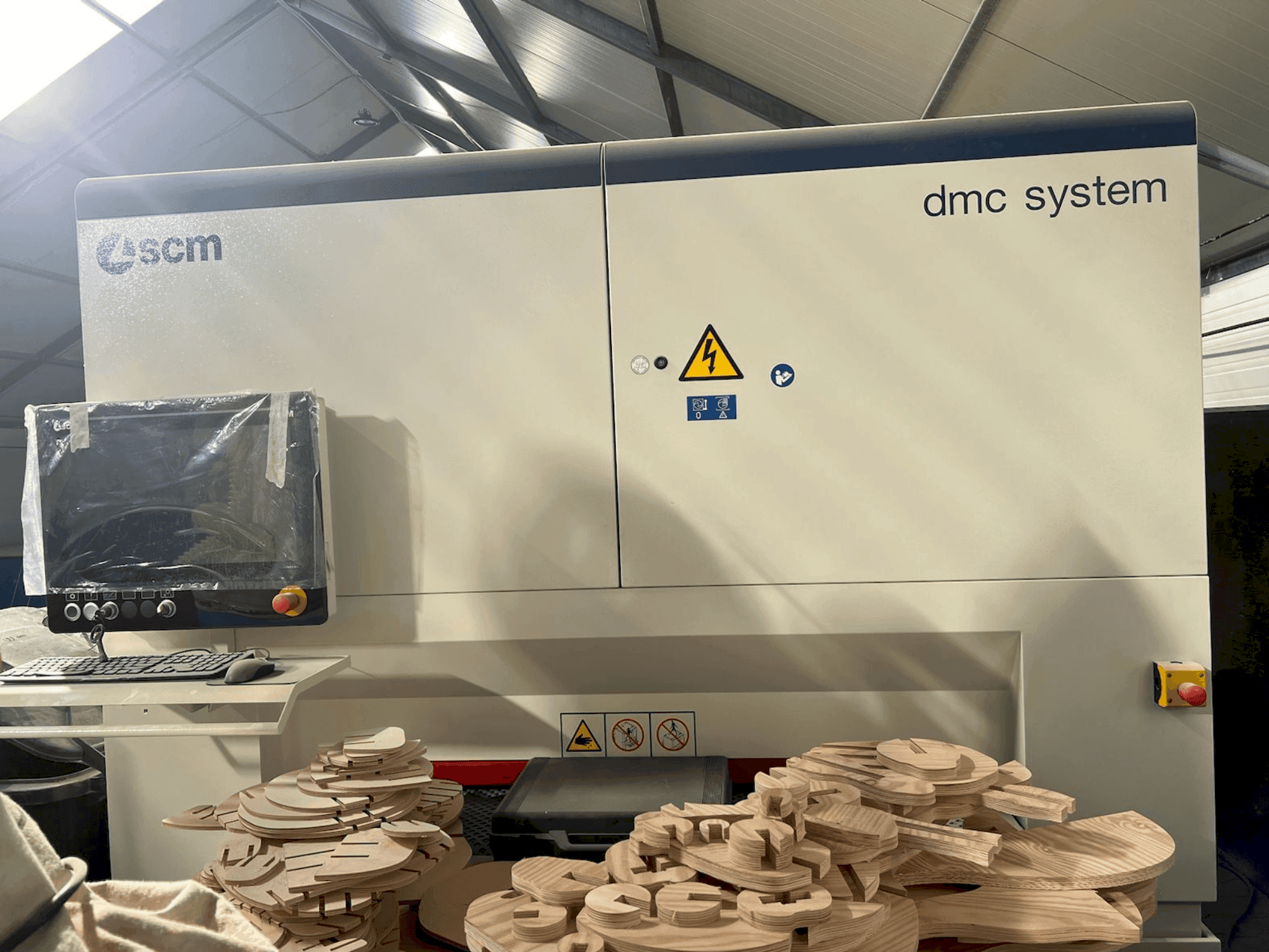 Вид станка SCM DMC SYSTEM спереди