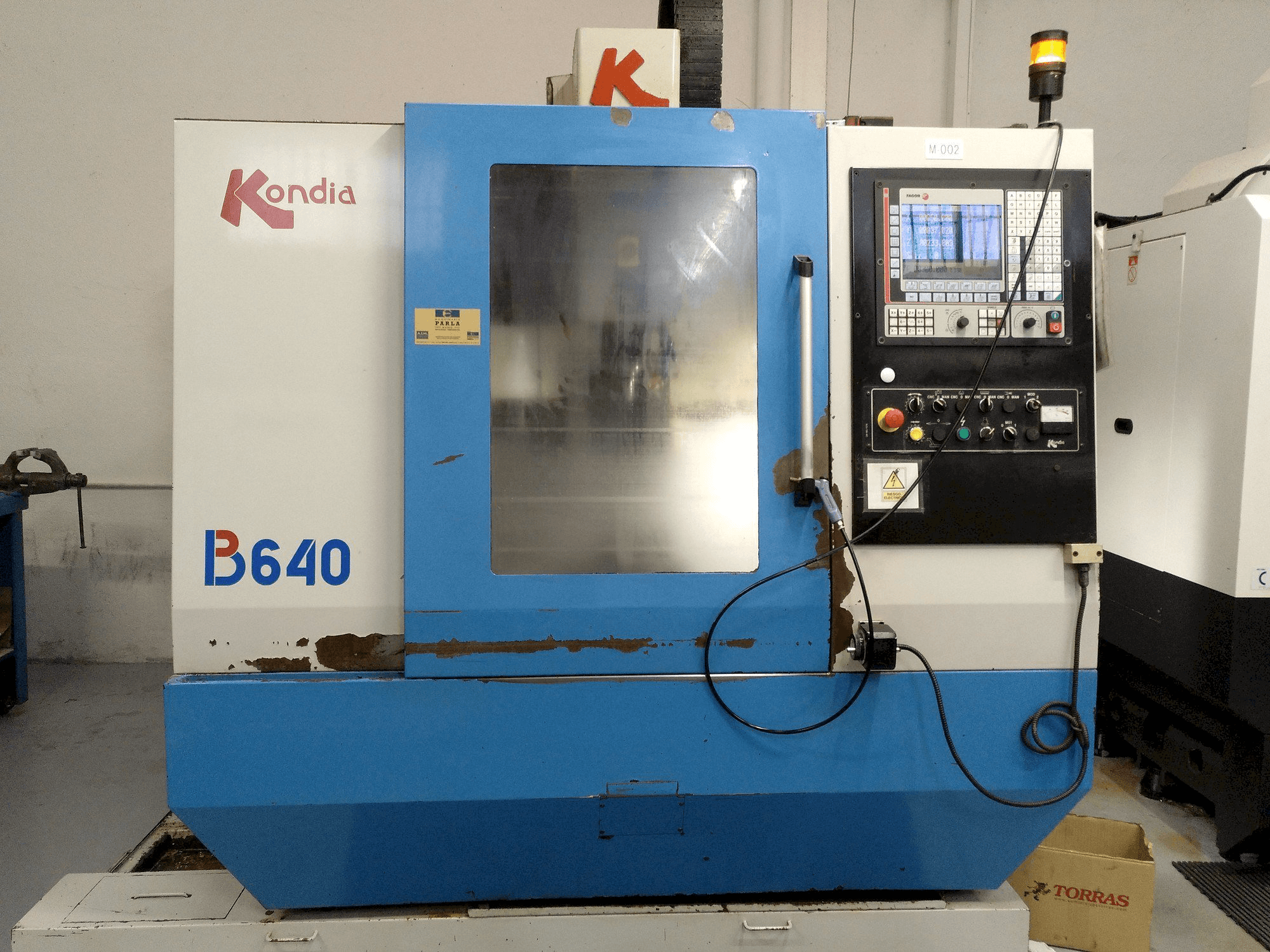 Вид станка KONDIA B-640 спереди
