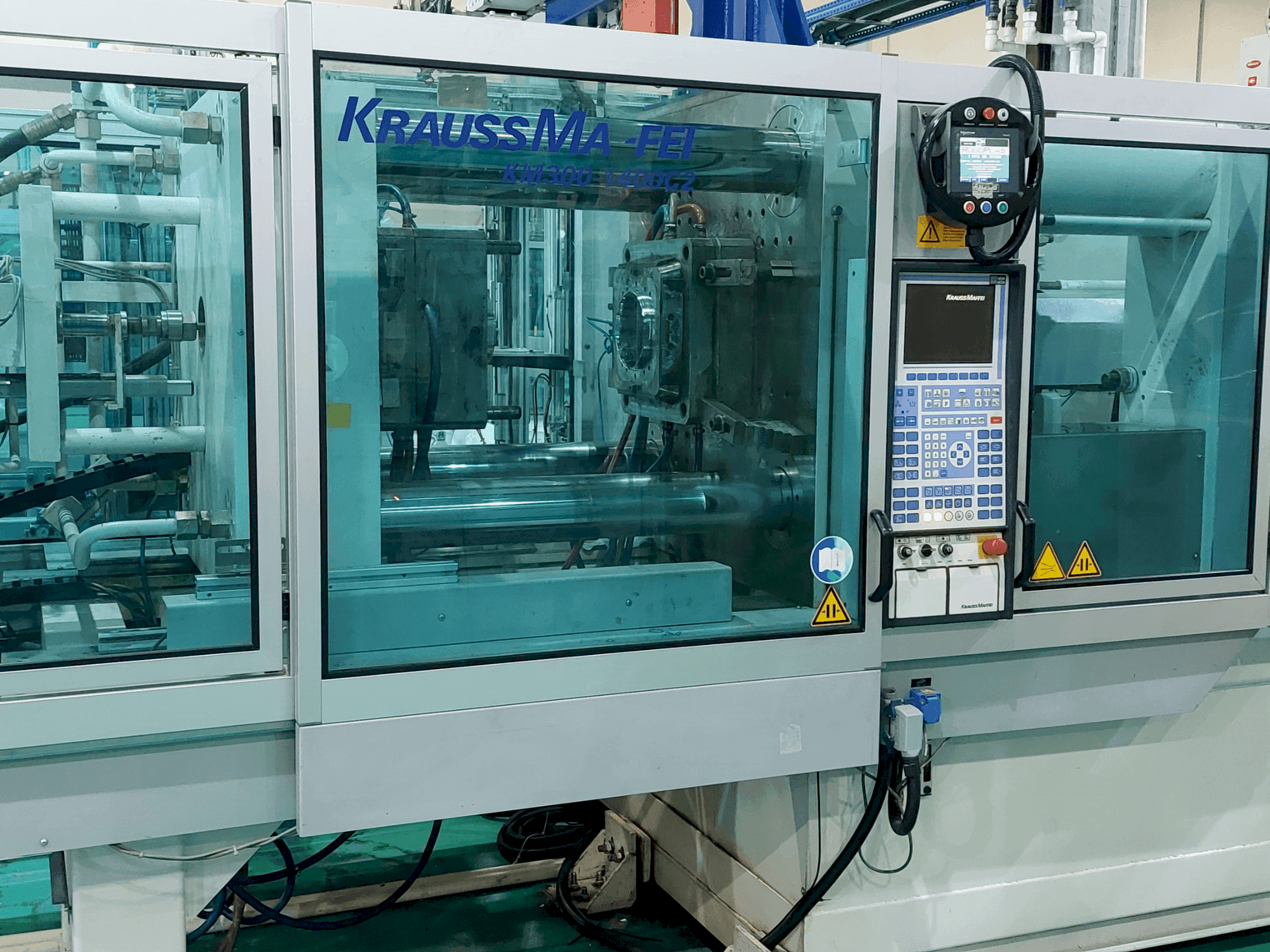 Вид станка Krauss Maffei 300 – 1400 C2 спереди