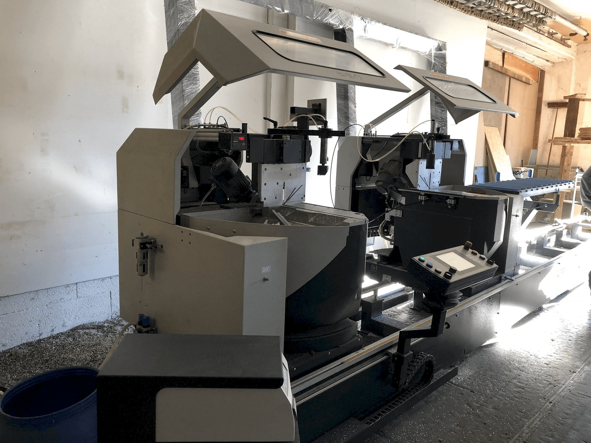 Вид станка Elumatec DG 244 спереди
